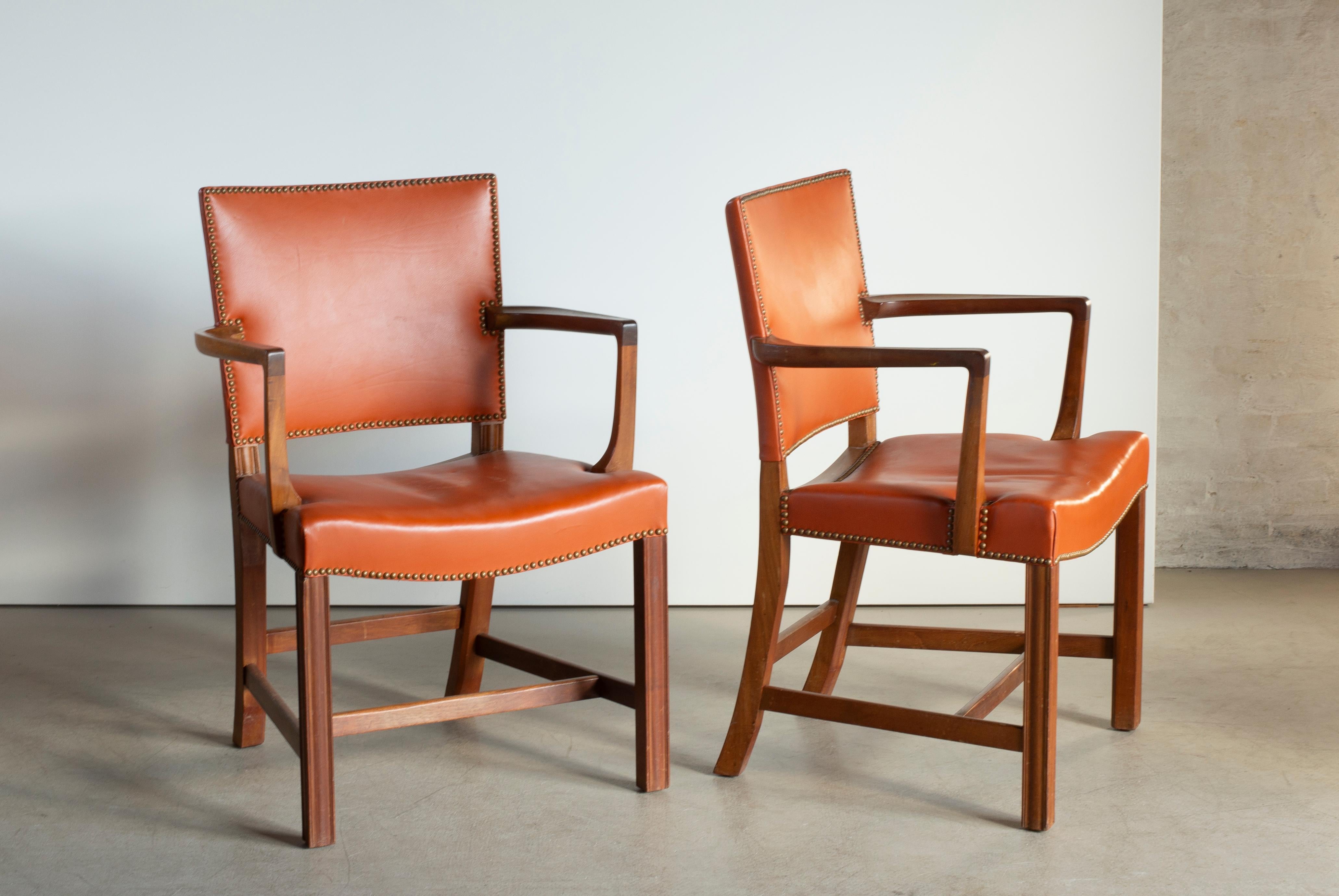 Kaare Klint a pair of armchairs in mahogany. Executed by Rud. Rasmussen.

Reverse with paper label ‘RUD. RASMUSSEN/SNEDKERIER/45 NØRREBROGADE/KØBENHAVN and architect's monogrammed paper label.