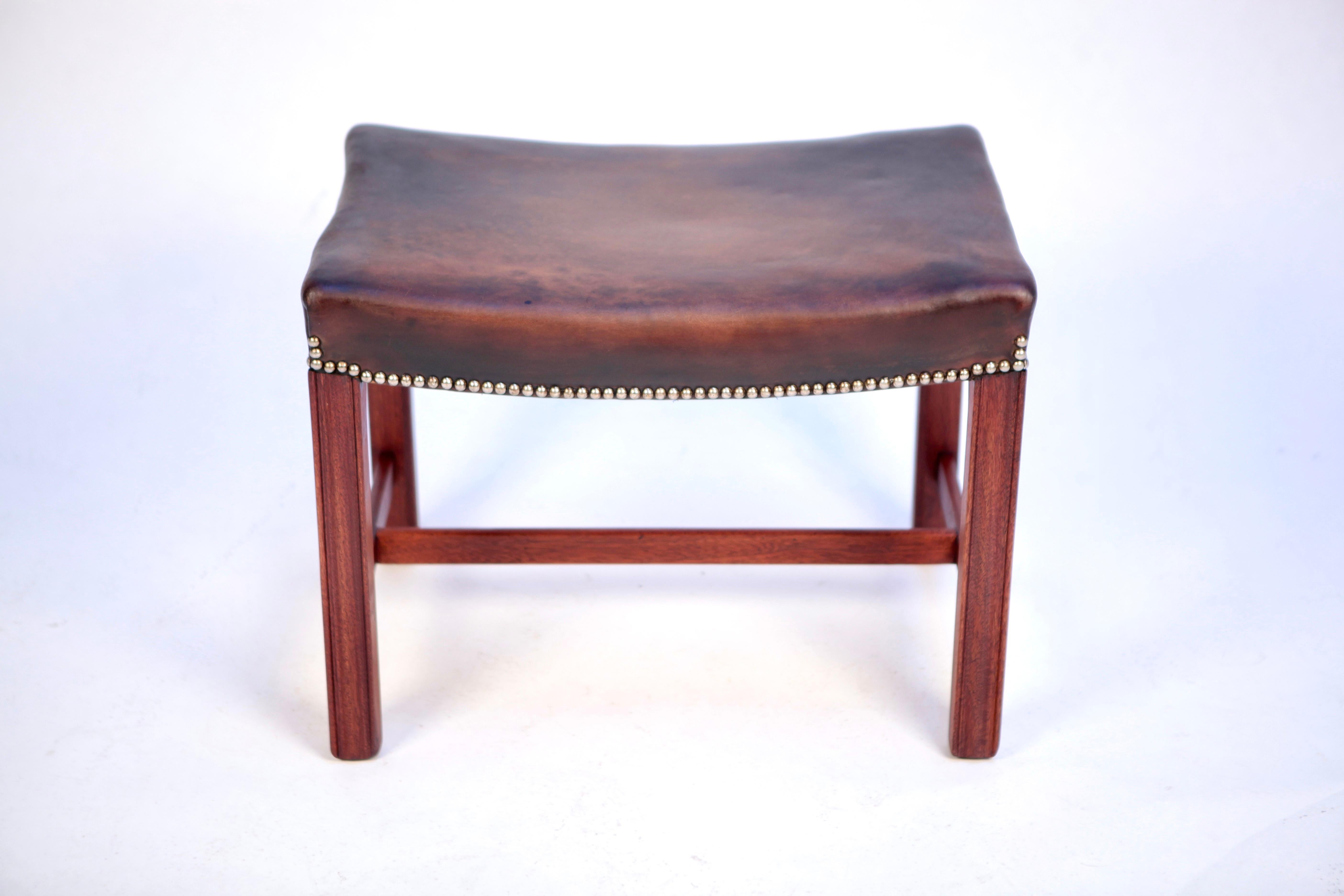 Rare tabouret or bench in Cuban Mahogany, patinated original Niger Leather & brass nails, designed by Kaare Klint and executed by Rud. Rasmussen in Copenhagen in the 1930s.
Matching to the 3758 chair.
Refinished.
Excellent vintage condition.