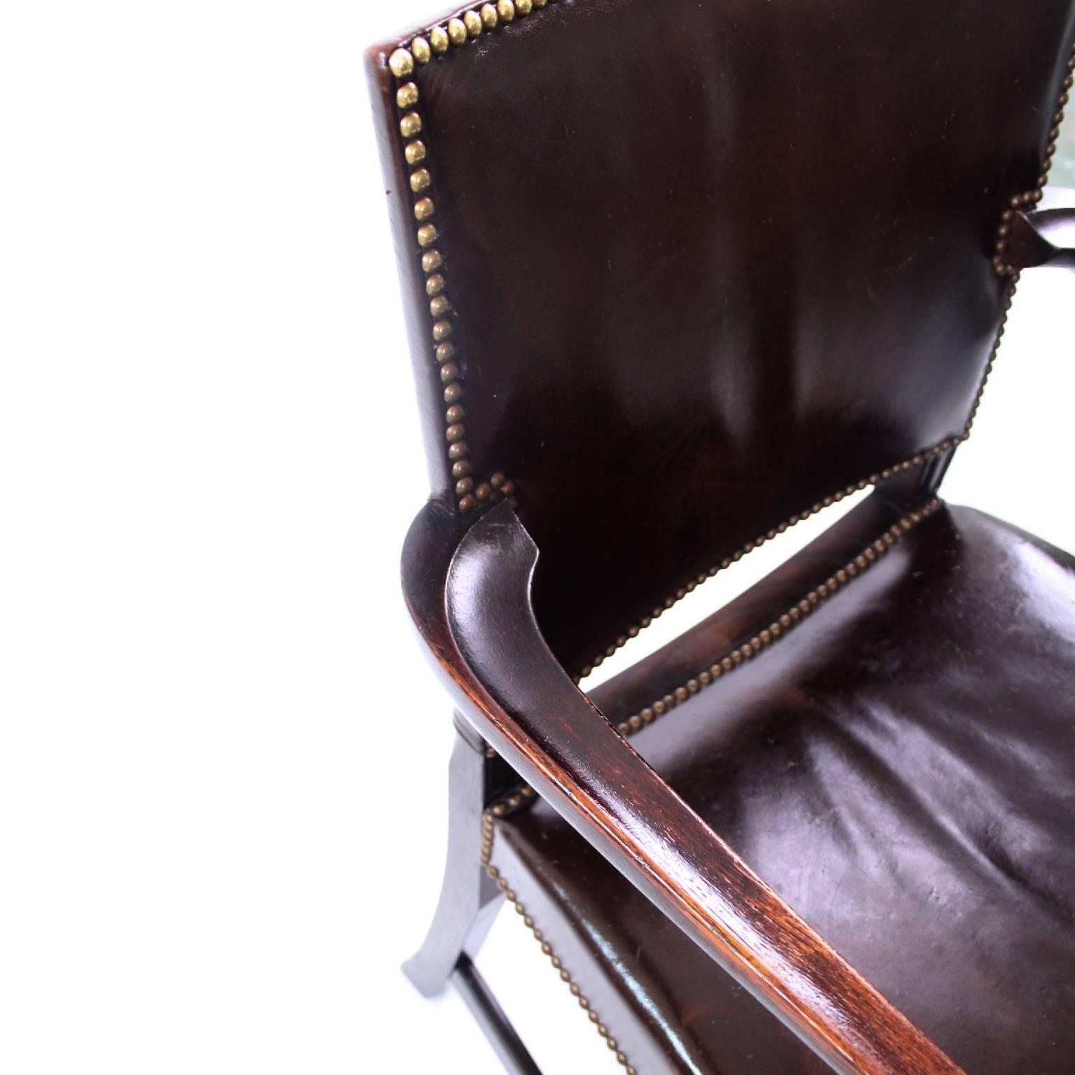 Kaare Klint 'Roter Sessel' in dunkelbraunem Leder und Gestell aus dunkler Eiche, 1940er Jahre im Zustand „Gut“ im Angebot in Copenhagen, DK