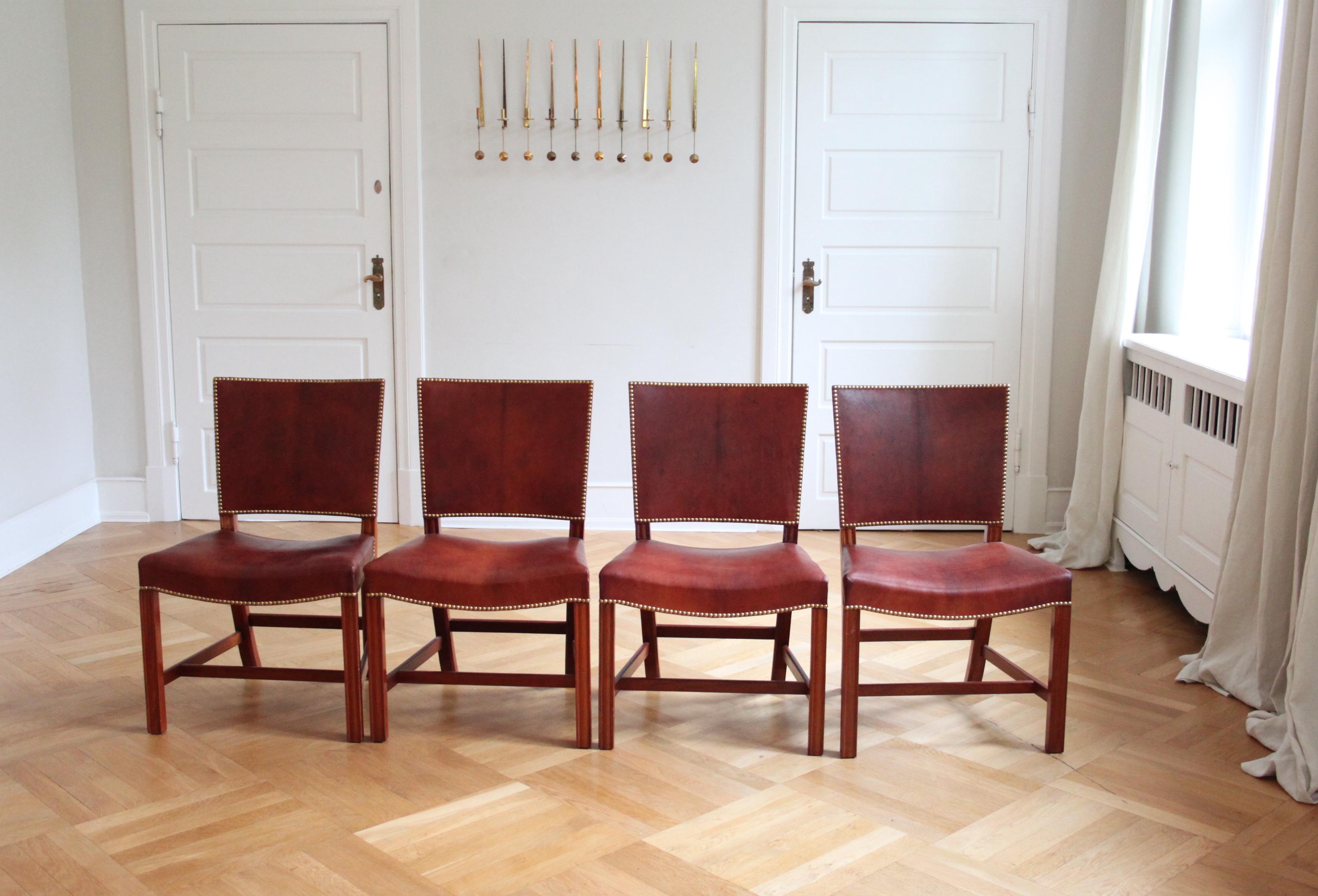 Ensemble de douze chaises Kaare Klint rouges, Rud Rasmussen, cuir du Niger et acajou en vente 2