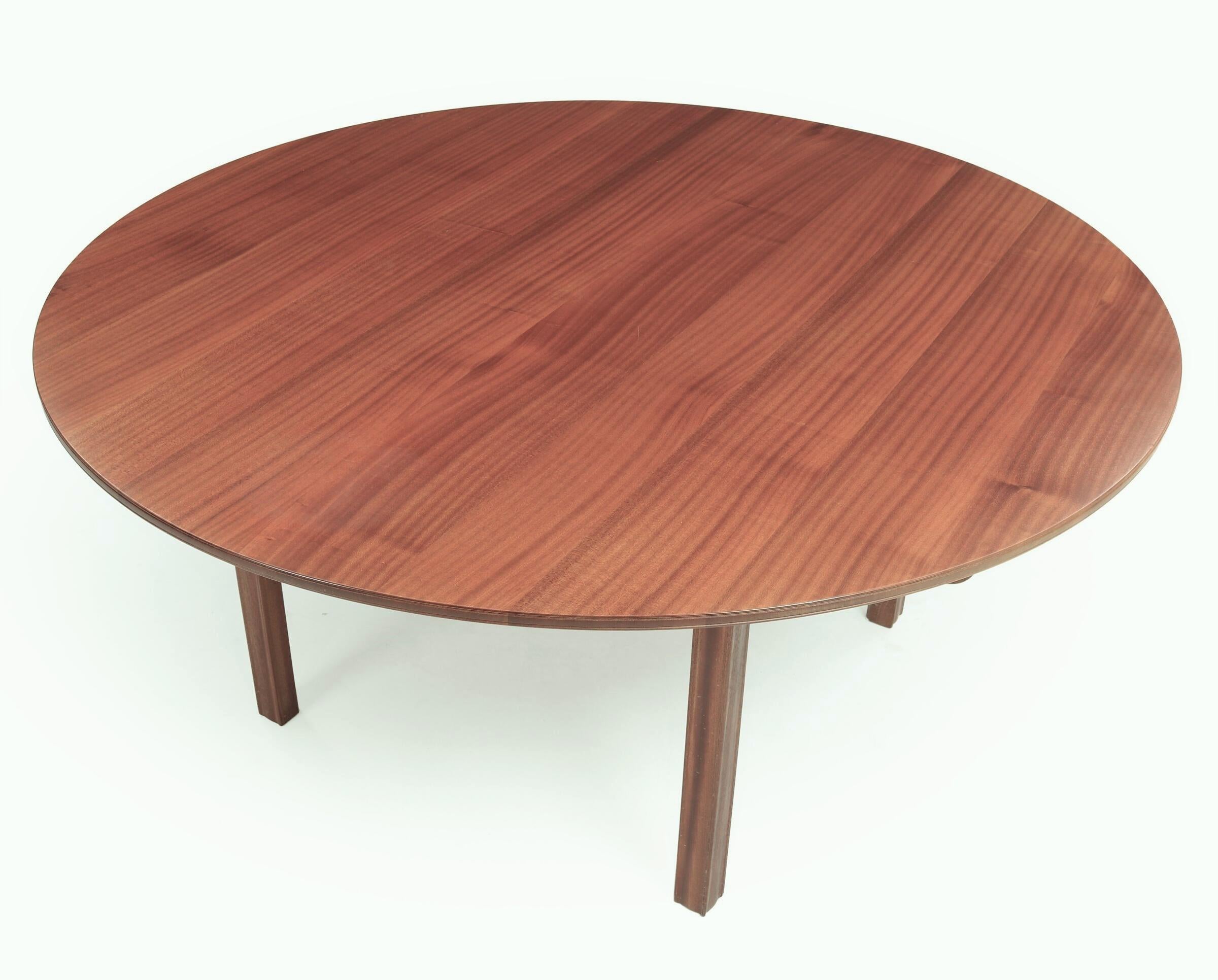 Kaare Klint: A circular solid mahogany dining table with profiled edge and legs. Made and marked by Rud. Rasmussen cabinetmakers. H. 72.5. Diam. 160 cm.