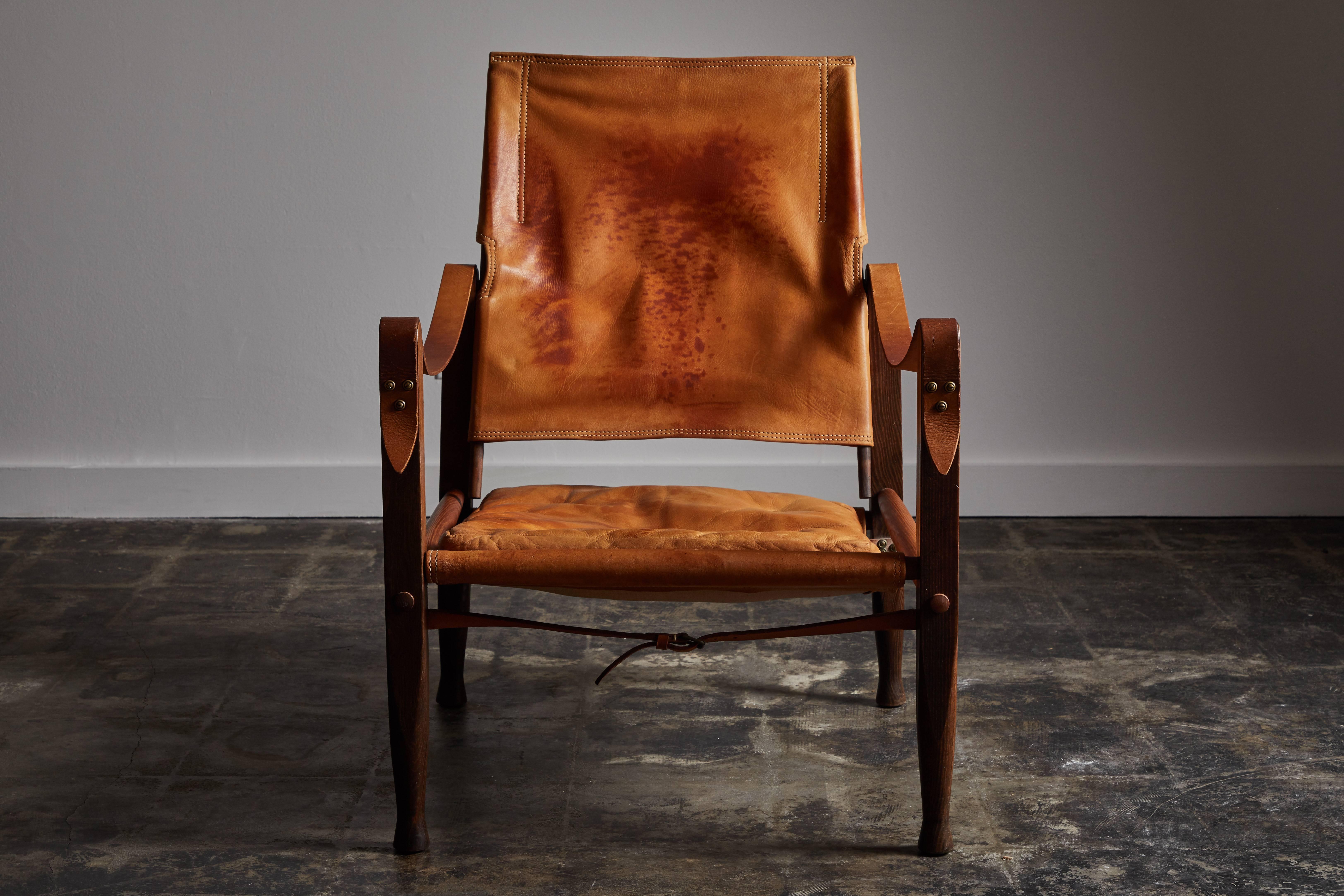 Kaare Klint Safari Chair for Rud Rasmussen with original patinated leather and wood legs. Made in Denmark, circa 1950s.

Available with original catalogues and correspondence from original owner.