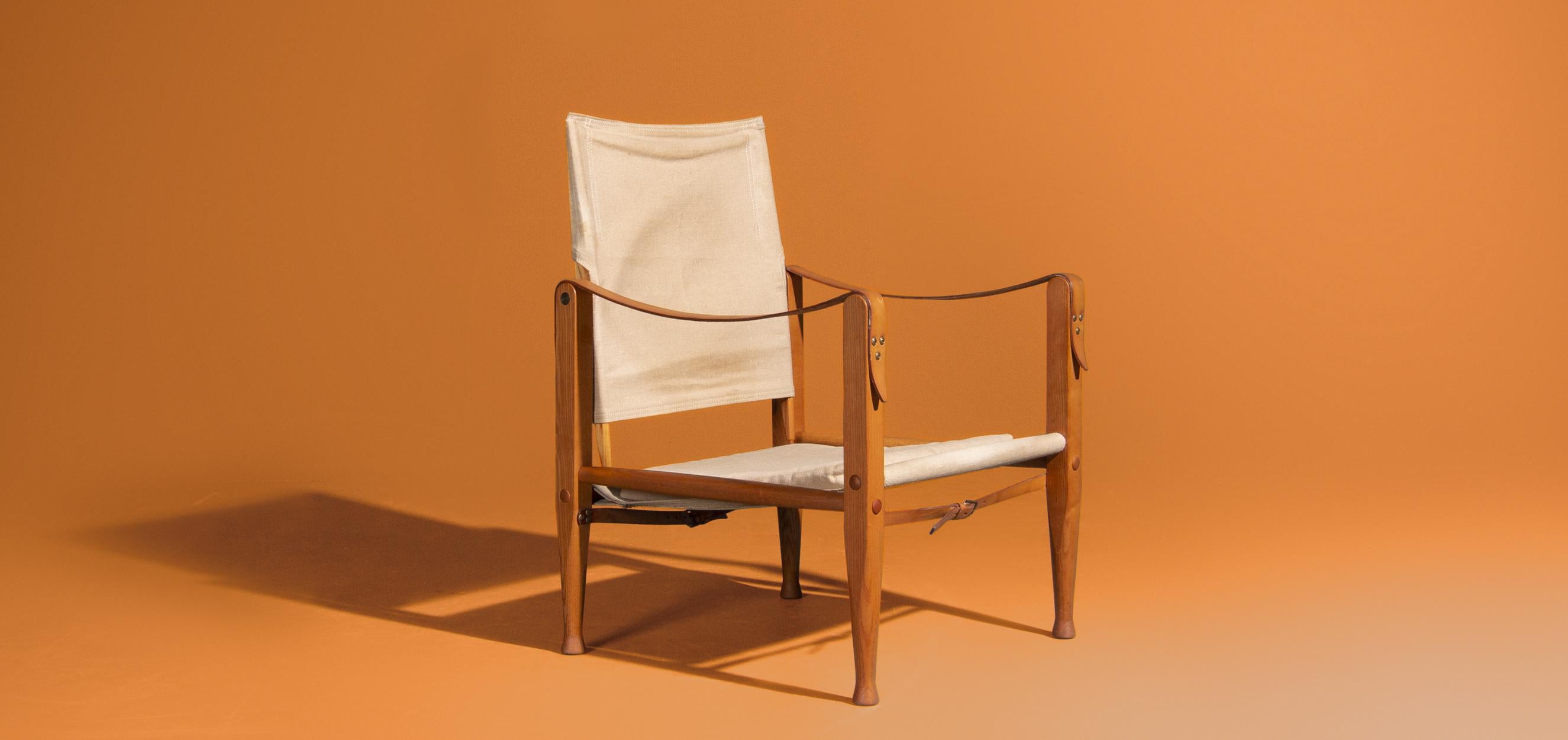 Der Stuhl Safari wurde in den 1930er Jahren von Kaare Klint entworfen. Dieser Safaristuhl wird von Rud Rasmussen in Dänemark hergestellt. Dies ist das erste Design, bei dem für den Auf- und Abbau der Stühle kein Werkzeug benötigt wird. Die Rahmen