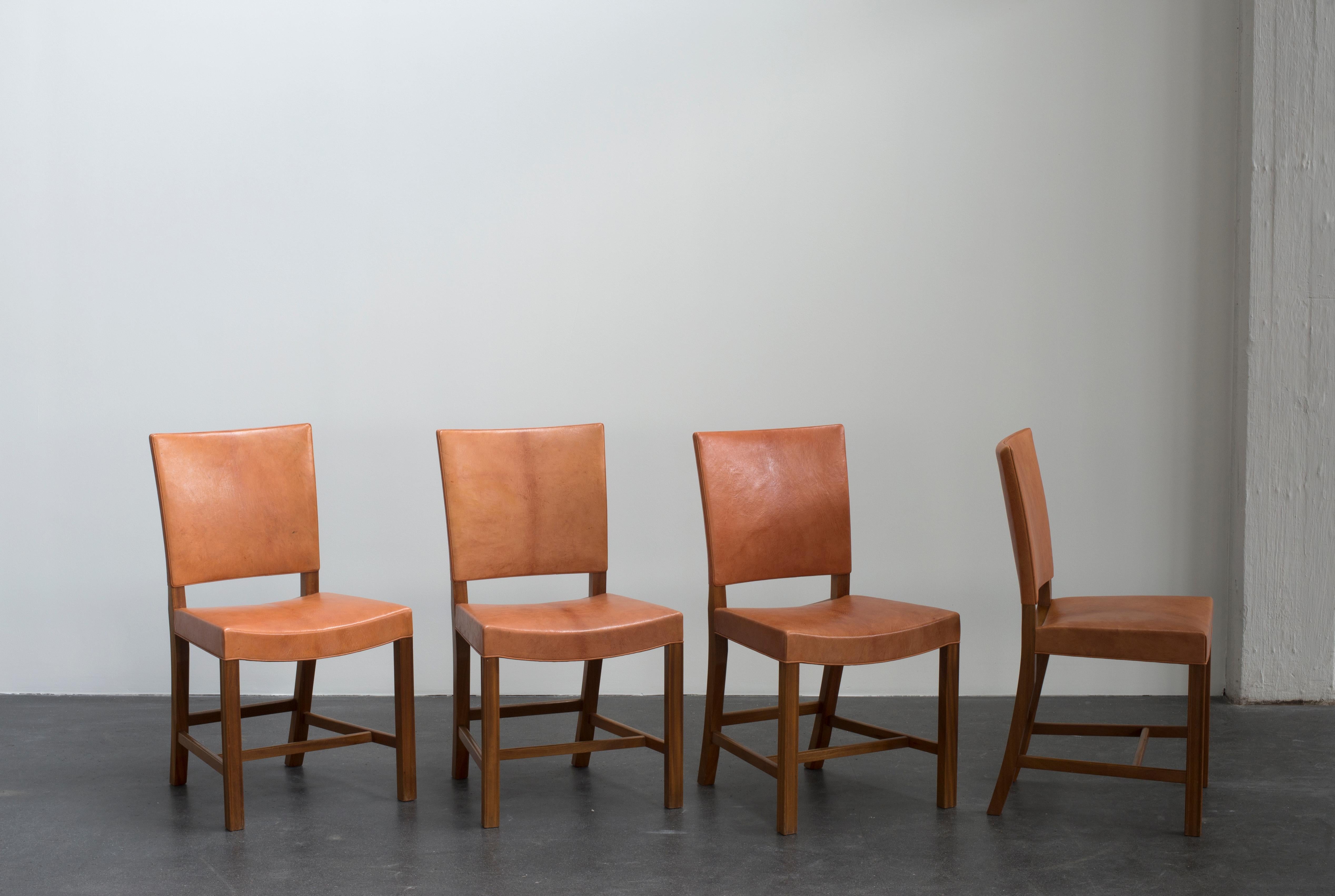 Kaare Klint set of four red chairs. Executed by Rud. Rasmussen.

Mahogany and Niger leather.

Underside with manufacturer's paper label RUD. RASMUSSENS/SNEDKERIER/45 NØRREBROGAD/KØBENHAVN, penciled number and architect's monogrammed paper label.