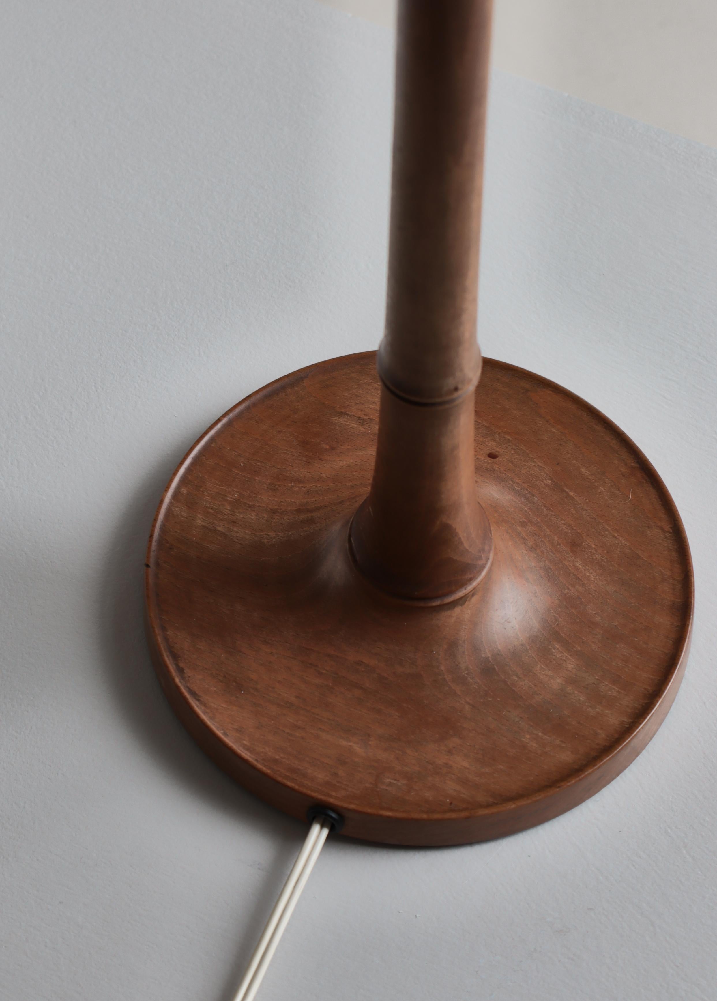 Kaare Klint Table Lamp in Mahogany and Hand Folded Le Klint Shade, Denmark 1940s For Sale 5