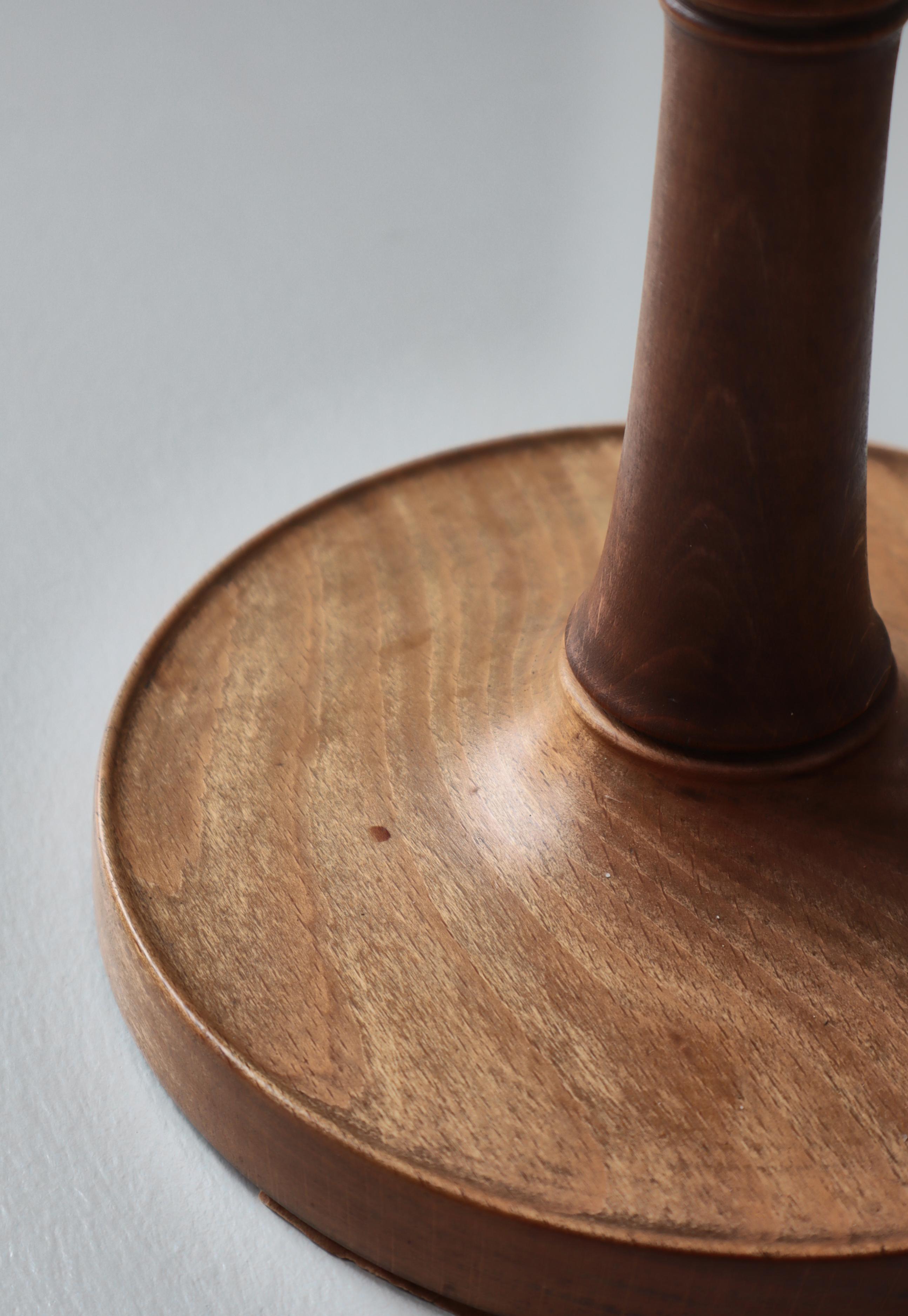 Mid-20th Century Kaare Klint Table Lamp in Mahogany and Hand Folded Le Klint Shade, Denmark 1940s For Sale