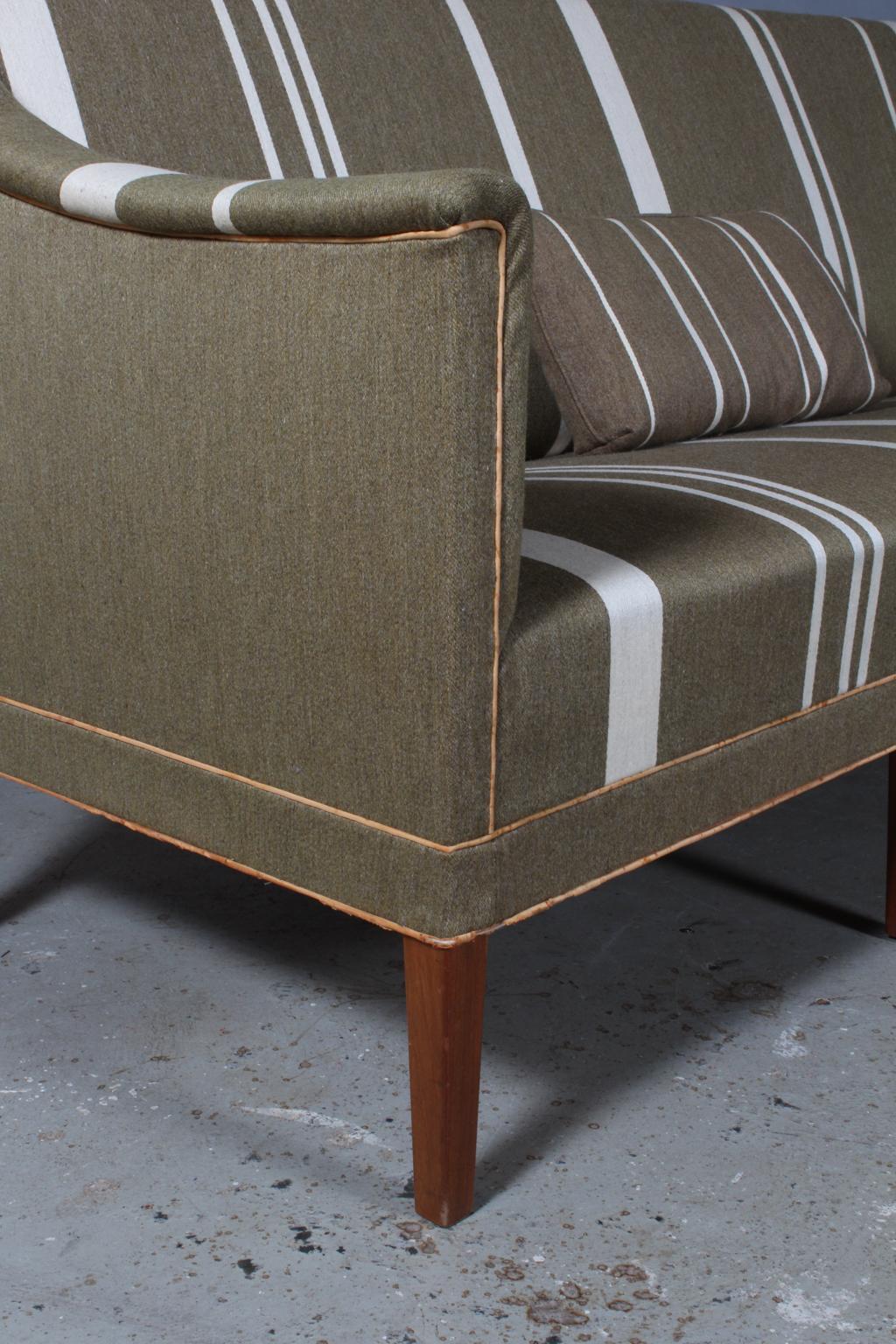 Scandinavian Modern Kaare Klint Table Sofa 6092