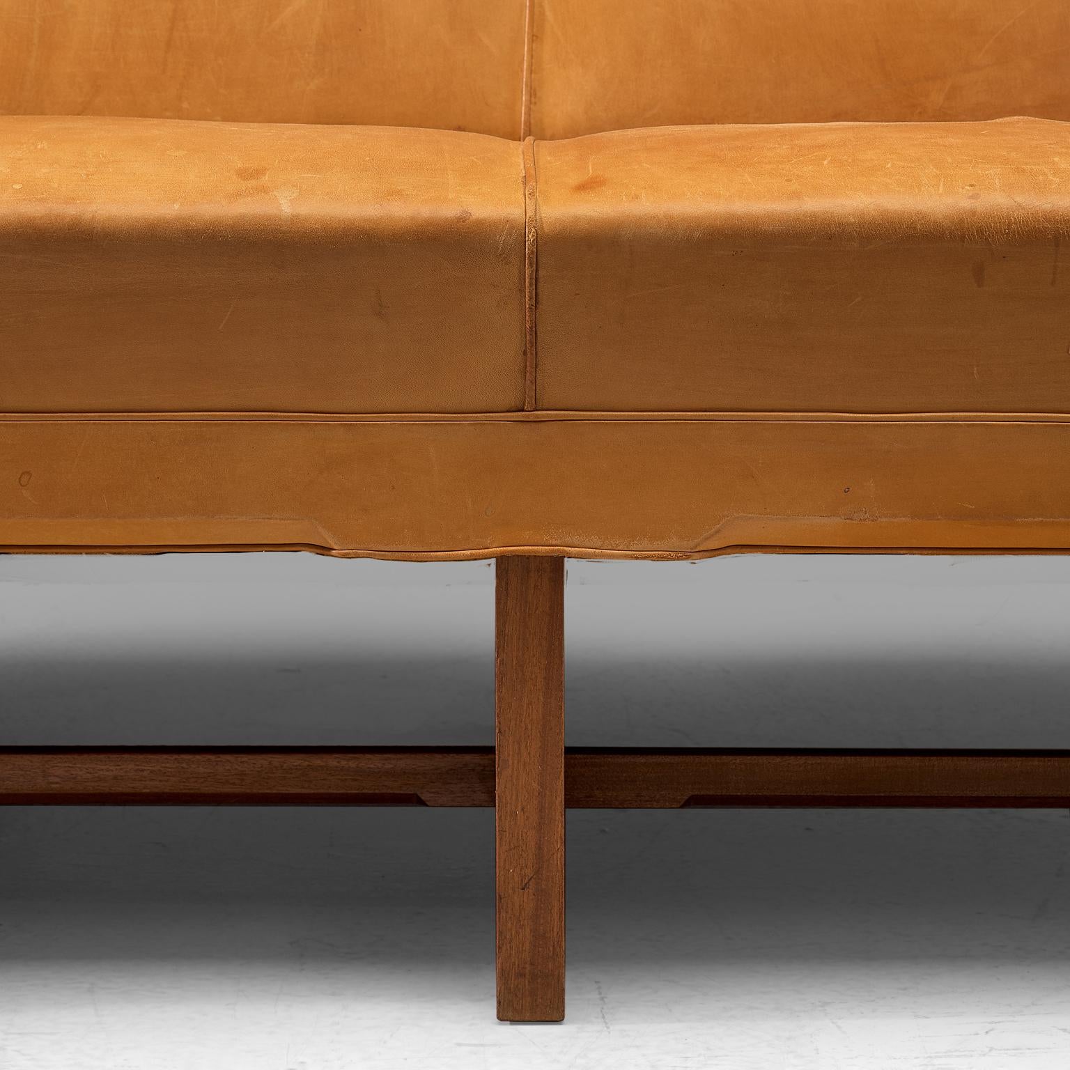 Kaare Klint for Rud Rasmussen cabinetmakers, three-seat sofa model 5011, leather and mahogany, Denmark, design 1935, manufactured in early 1970s.

Classic and elegant Scandinavian three-seat sofa by Kaare Klint. This model was designed in 1935. This