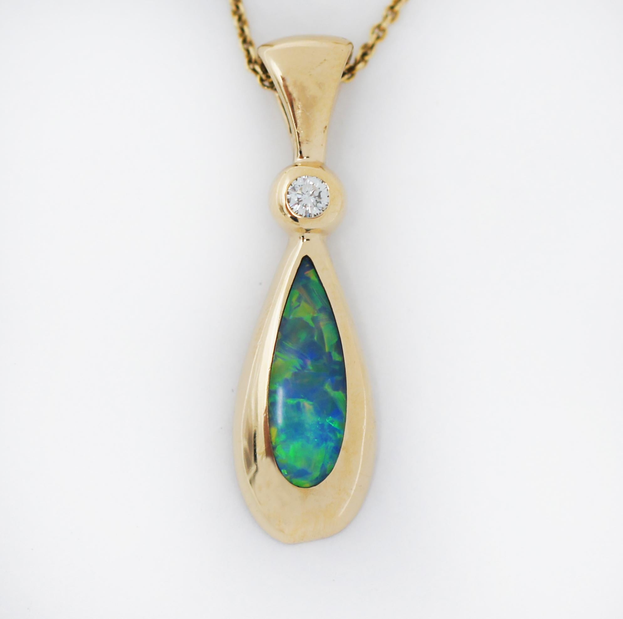 KABANA 14K Gold Opal diamond Necklace In Good Condition For Sale In San Fernando, CA