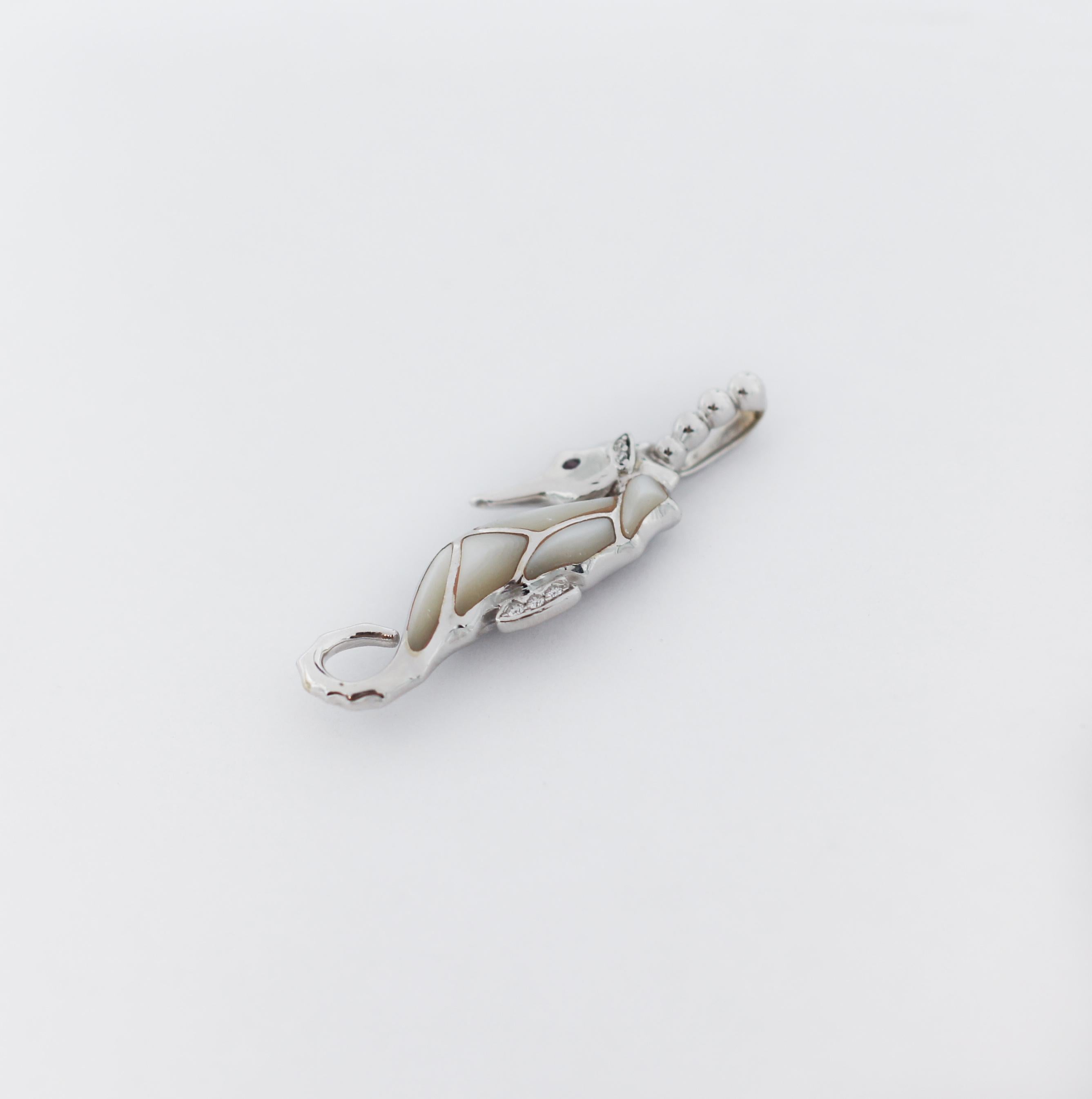 Kabana 14K Mother of Pearl Inlay Seahorse Pendant by Na Hoku In Good Condition In San Fernando, CA