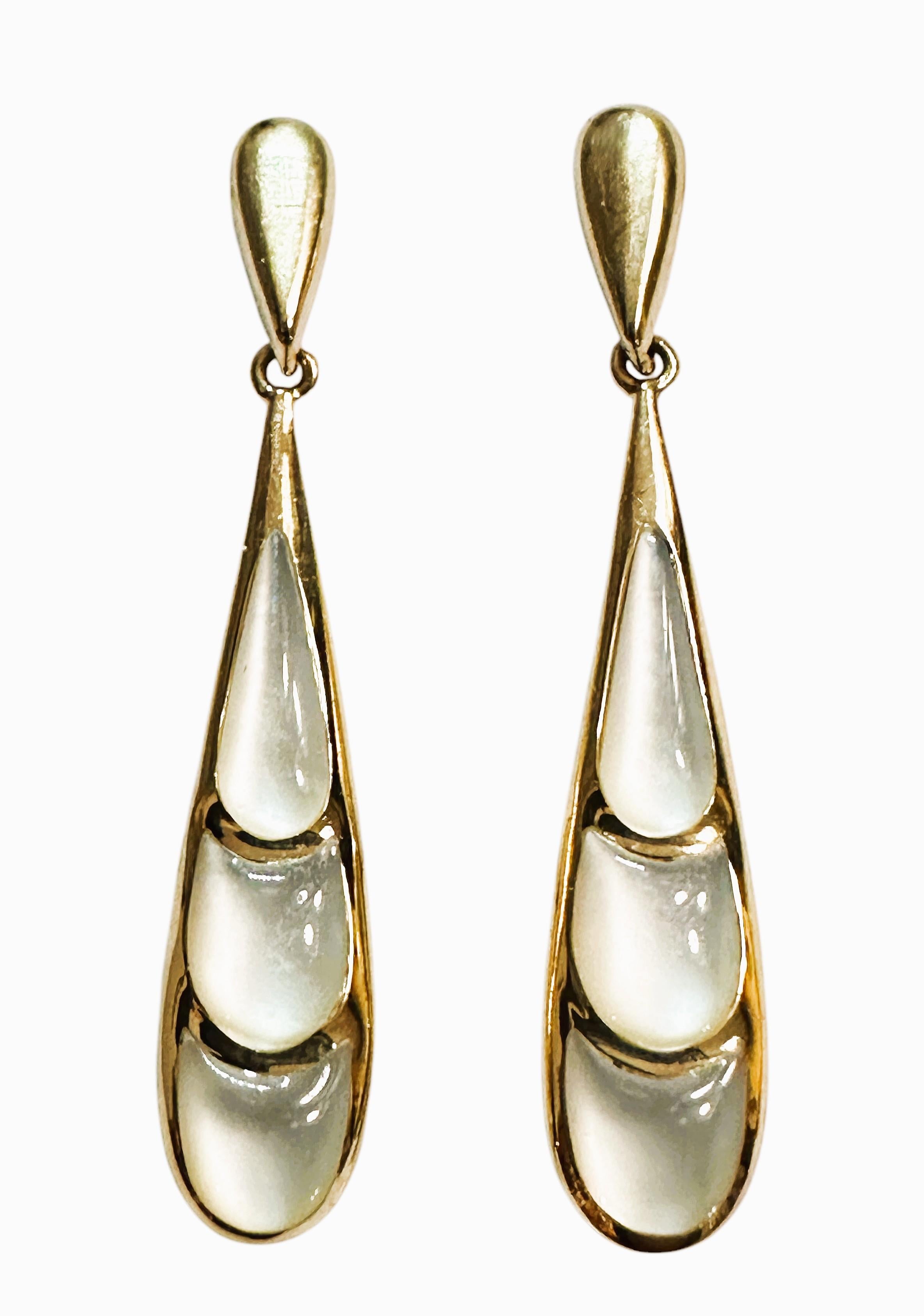 Kabana 14k Yellow Gold Mother of Pearl Post Dangle Earrings In Excellent Condition In Eagan, MN
