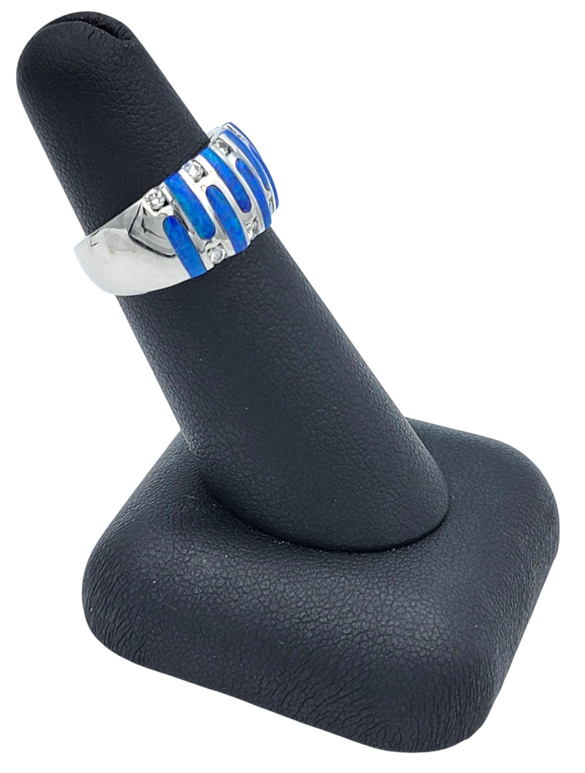 Kabana - Bague à large bande en or blanc 14 carats avec incrustation d'opale bleue et diamants ronds en vente 6