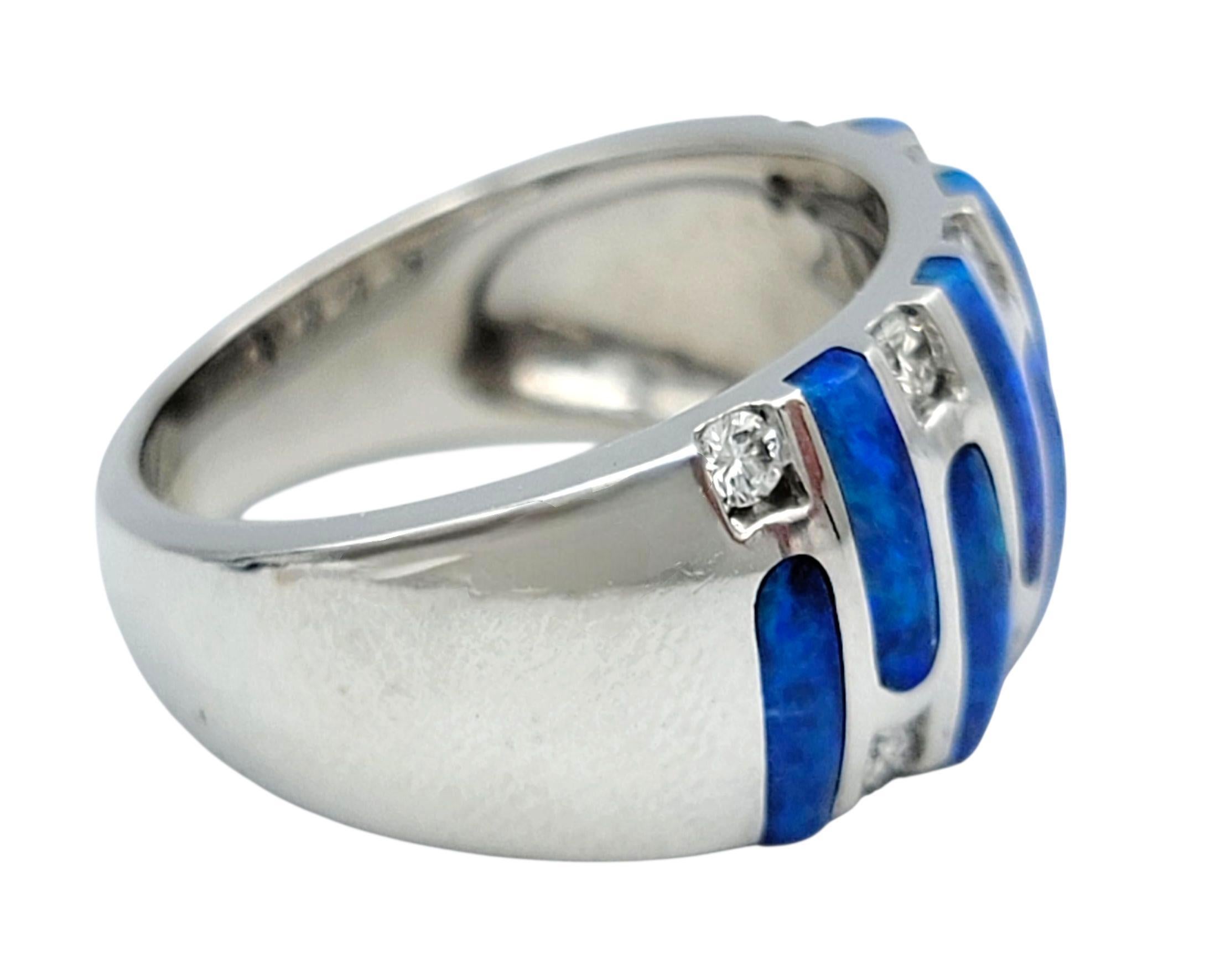 Kabana - Bague à large bande en or blanc 14 carats avec incrustation d'opale bleue et diamants ronds Pour femmes en vente
