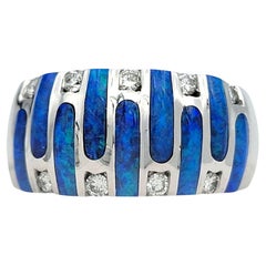 Anello a fascia larga con intarsio di opale blu e diamante rotondo Kabana in oro bianco 14 carati