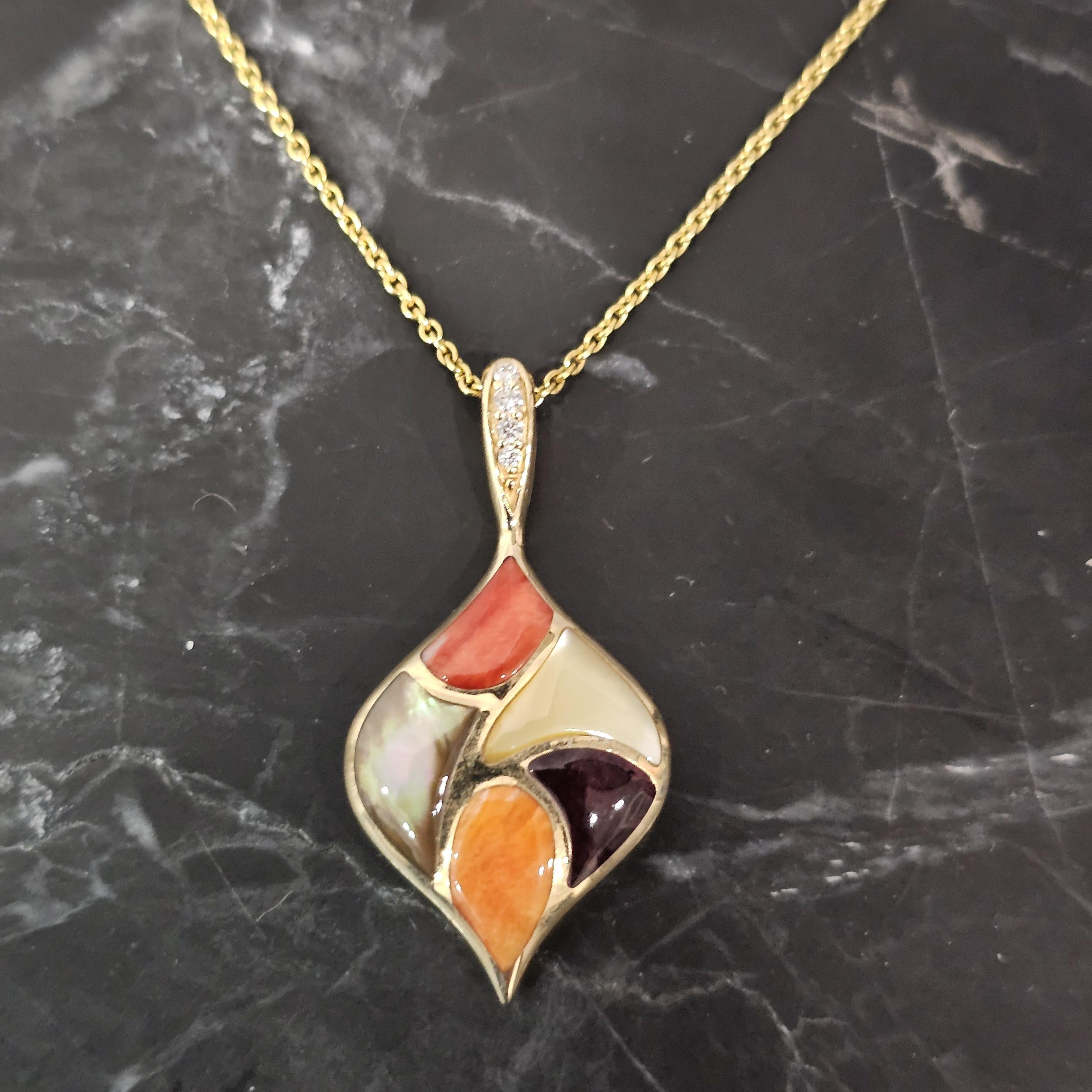 Taglio rotondo Collana Kabana con ciondolo di ostriche spinose Madreperla Diamante Oro 14k in vendita