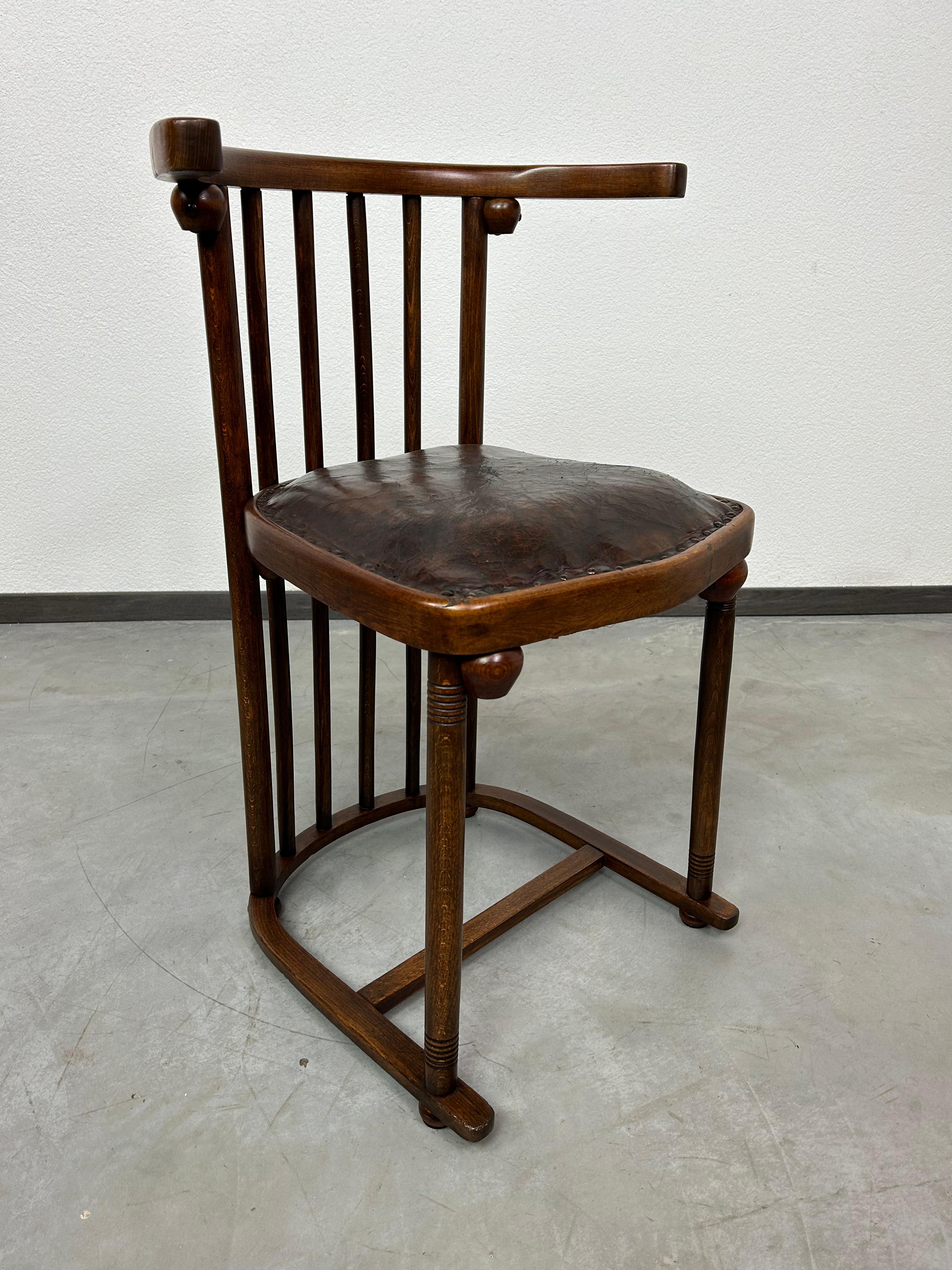 Vienna Secession Kabaret Fledermaus chairs no.729 by Josef Hoffmann for Thonet Mundus