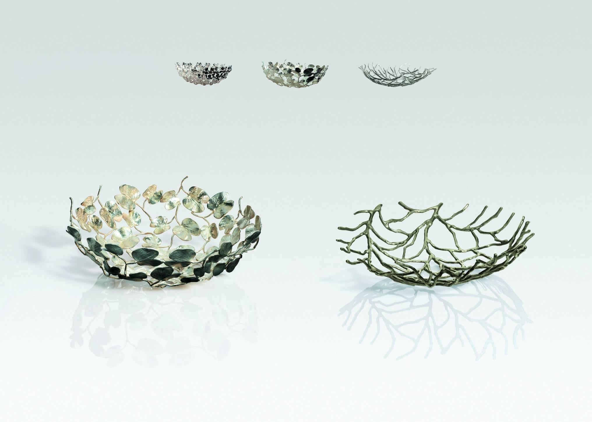 An arrangement of flowers or leaves tied together with a collection of small branches. These are the precious, bowl-shaped, centrepieces created by Mann Singh in silver plated brass.

Mann Singh comes from far away, from the land of the Sikhs in