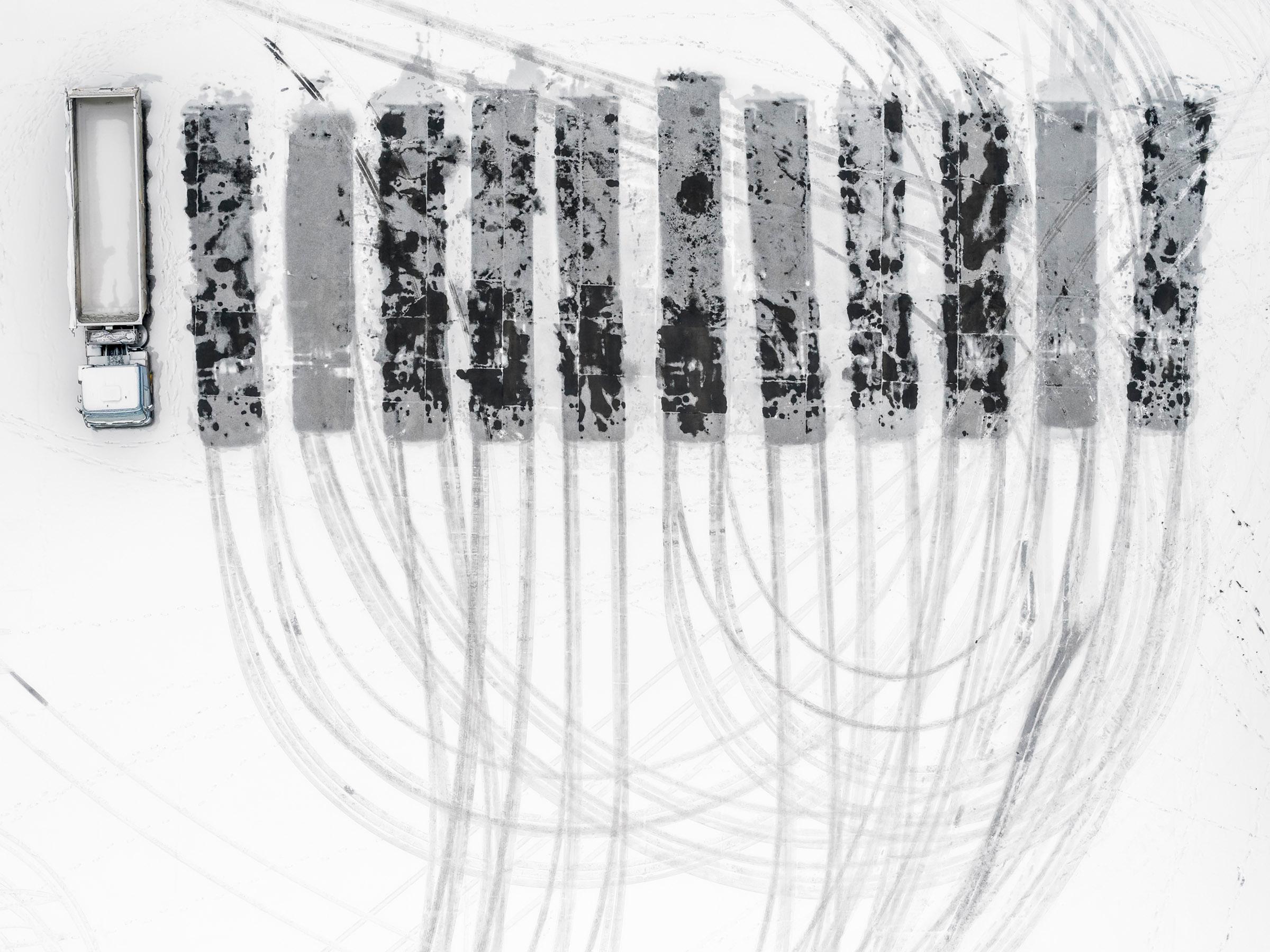 Abstract Photograph de Kacper Kowalski - Profundidad del invierno #54