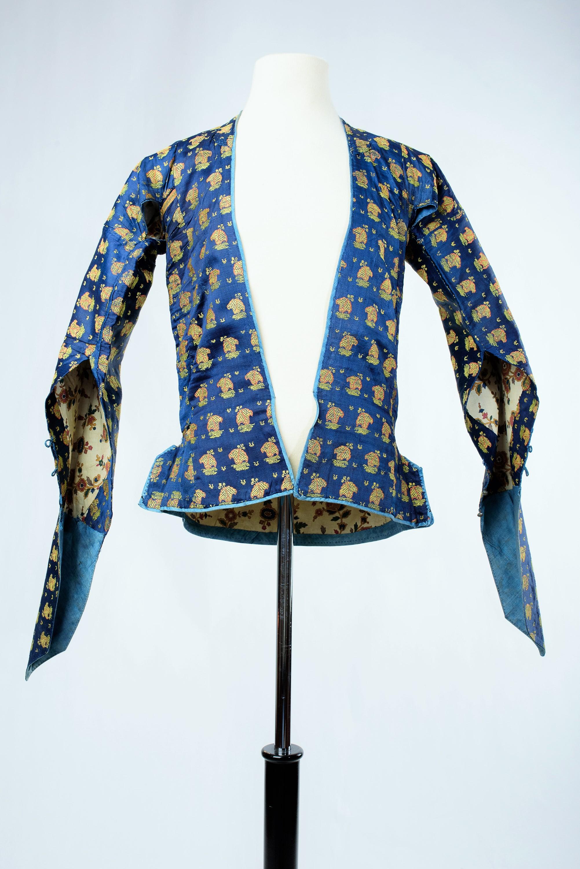 Veste Kadjar en brocart et doublure en coton imprimé avec lampadaires, Perse, XIXe siècle en vente 6