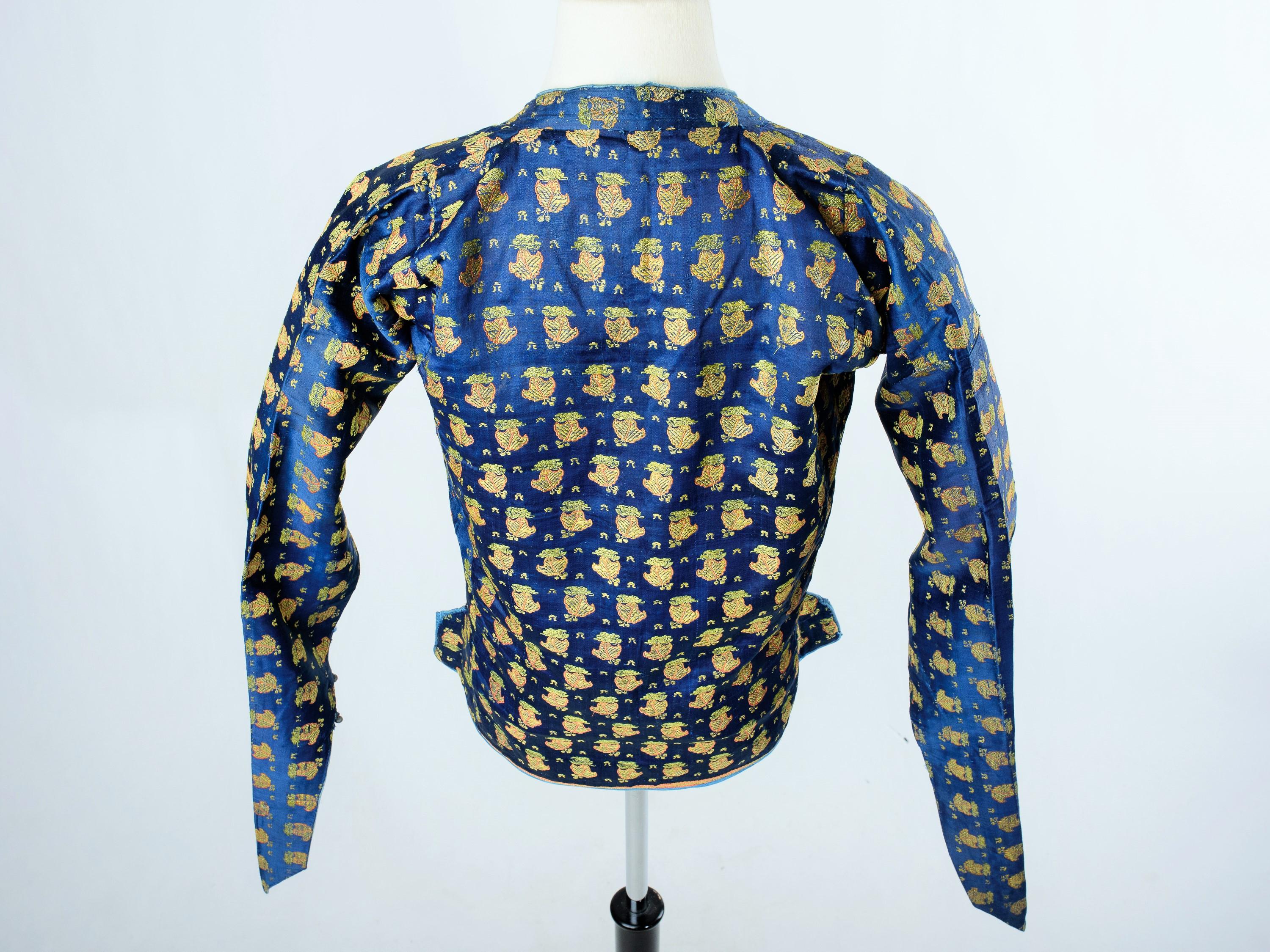 A Persian Jacket in Brocaded Lampas and Printed cotton lining  Kadjar 19th c For Sale 10