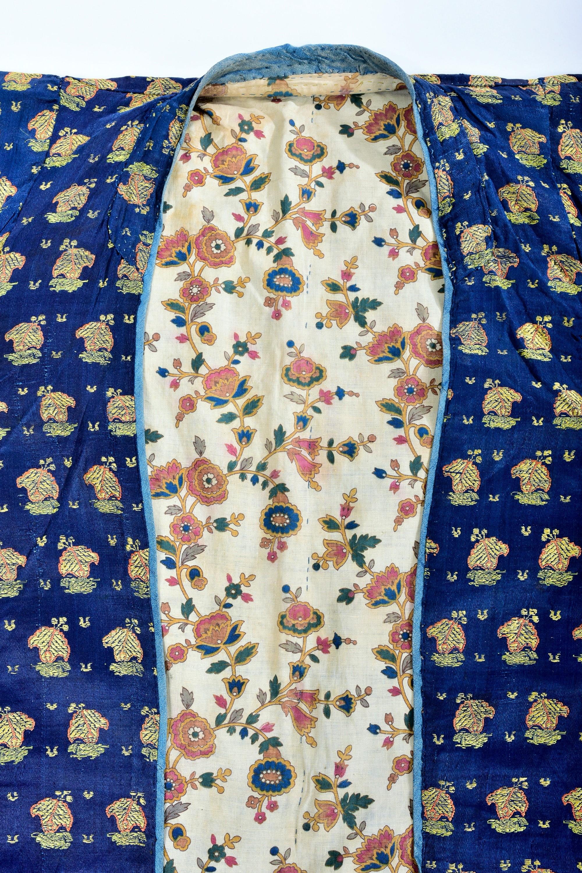 Veste Kadjar en brocart et doublure en coton imprimé avec lampadaires, Perse, XIXe siècle Bon état - En vente à Toulon, FR