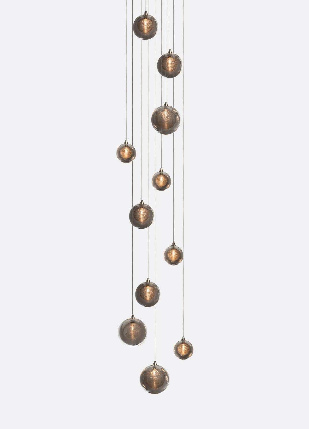 Moderne Lustre Foyer Kadur Drizzle 11, en verre soufflé mixte de Shakuff