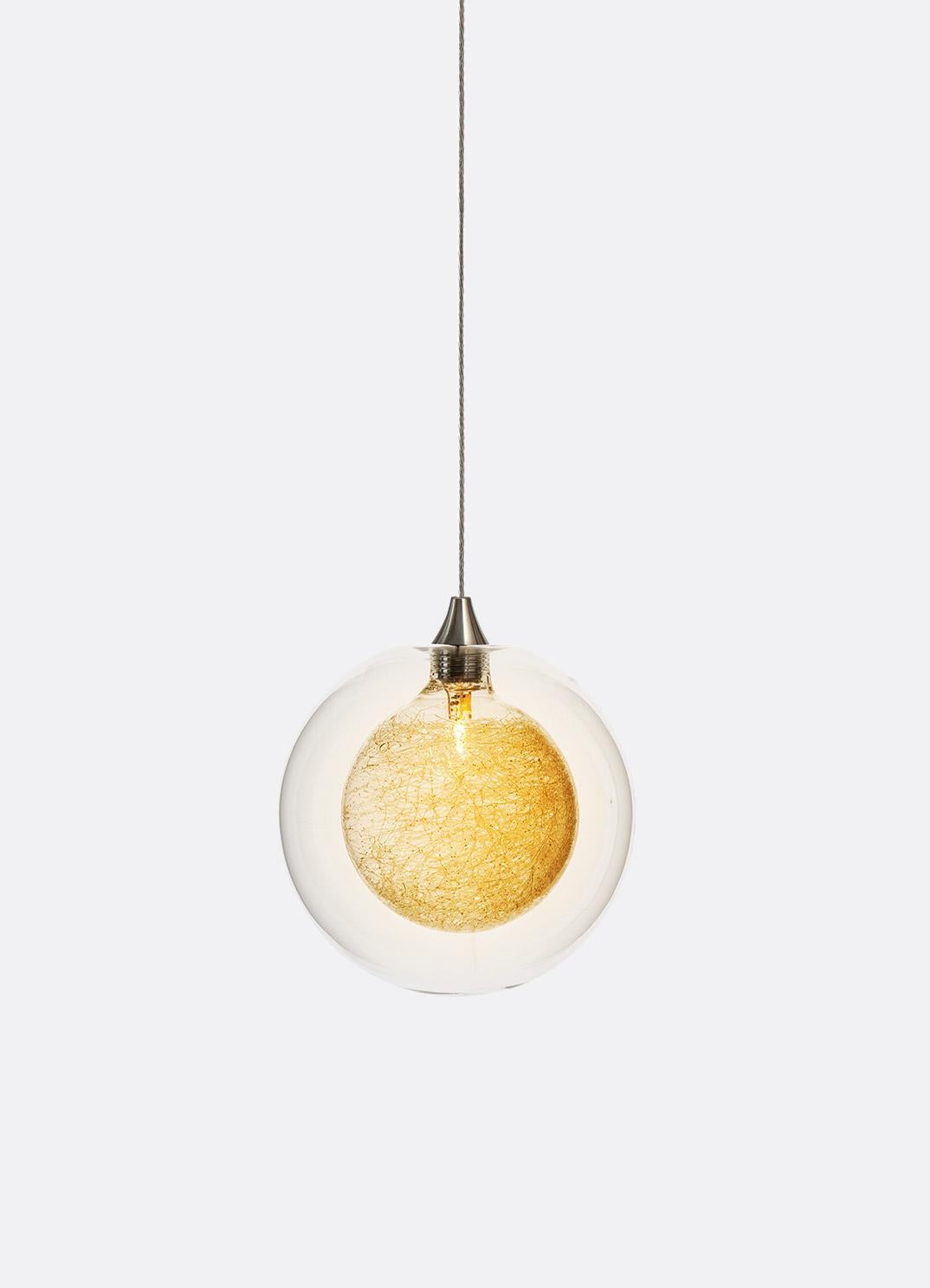 Suspensions en verre soufflé à la main. 1 suspension en verre sur un baldaquin rond de 6