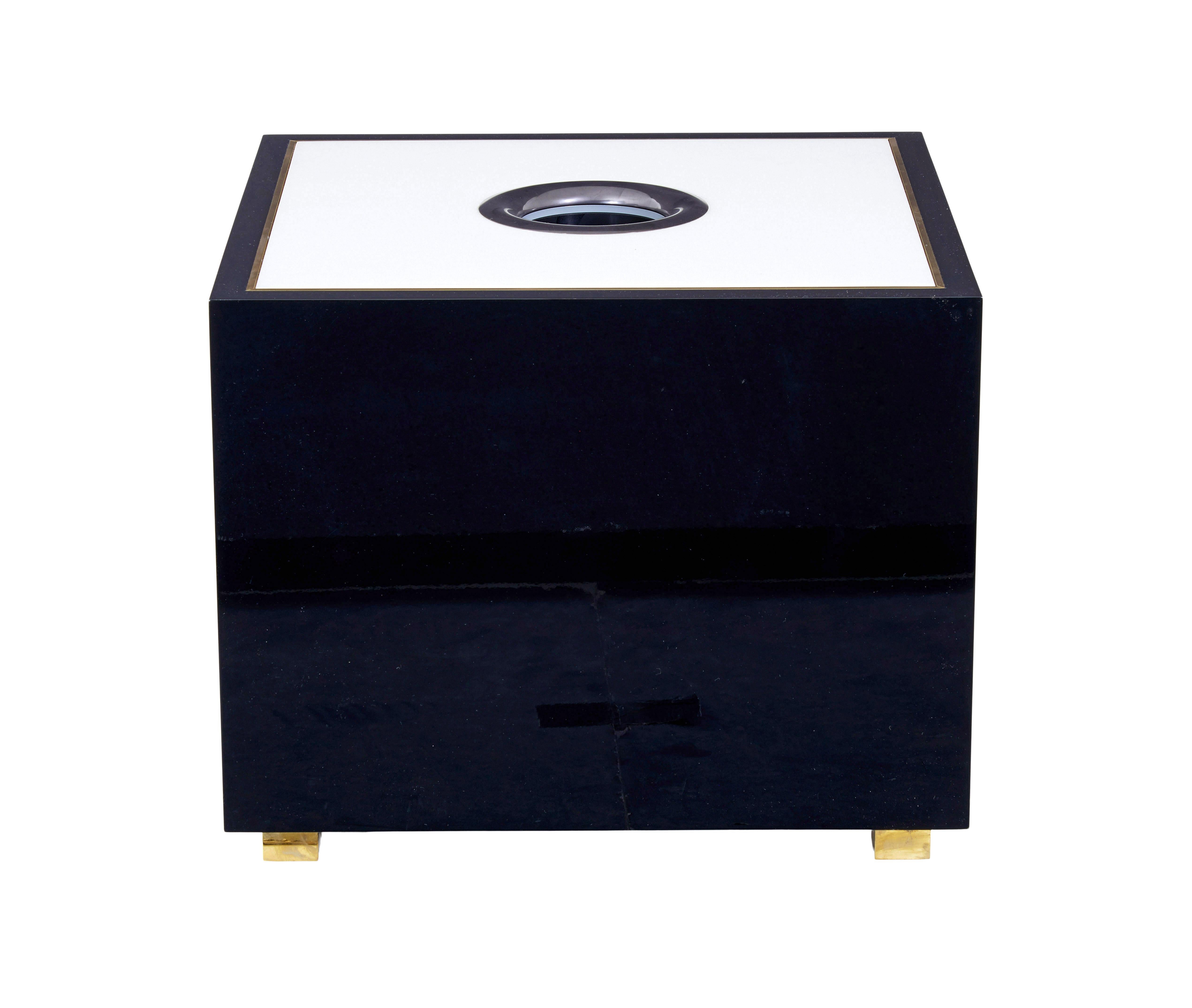 Contemporary Kaelo wine cooler fitted occasional bar table For Sale