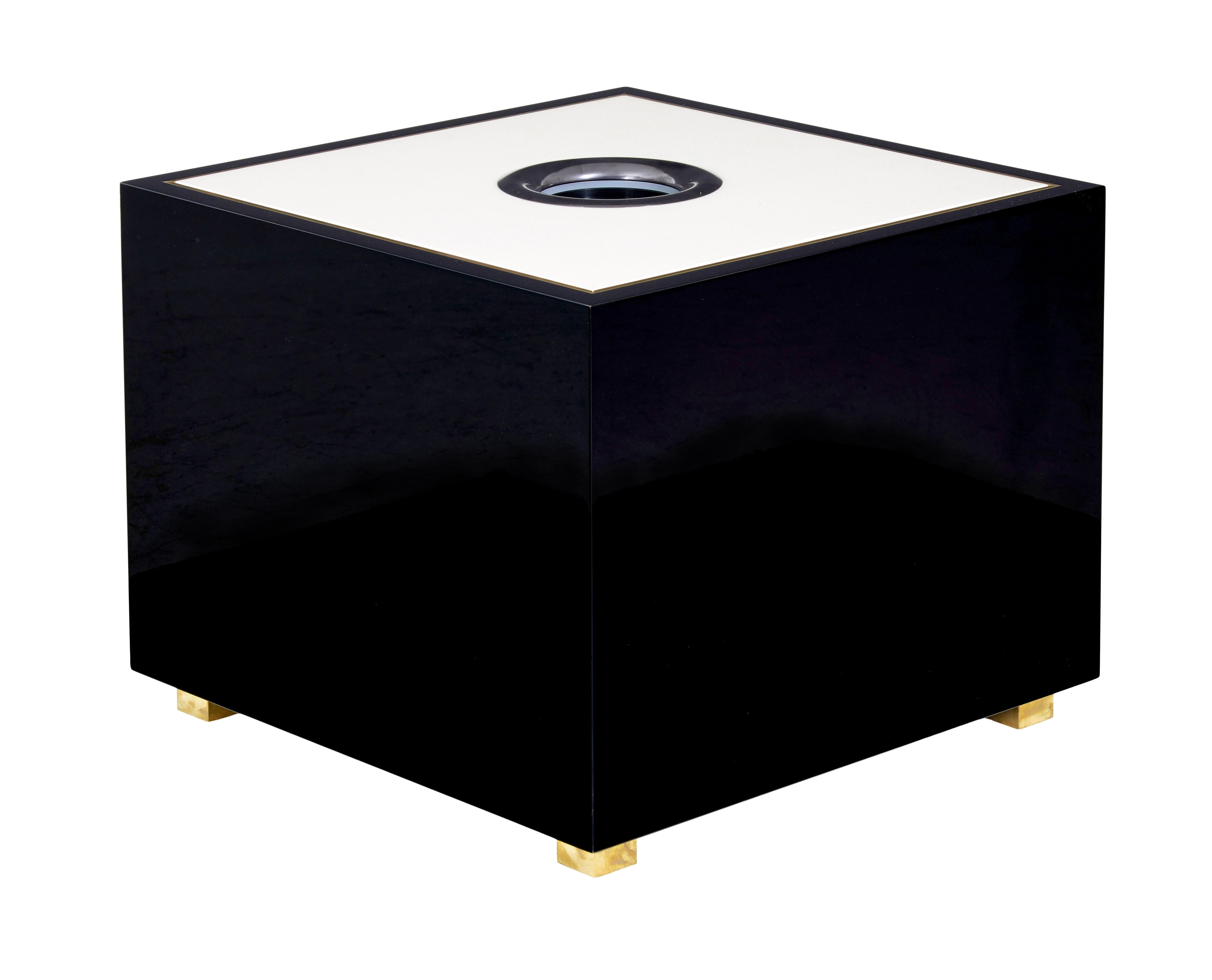Métal Table de bar d'appoint avec refroidisseur de vin Kaelo en vente