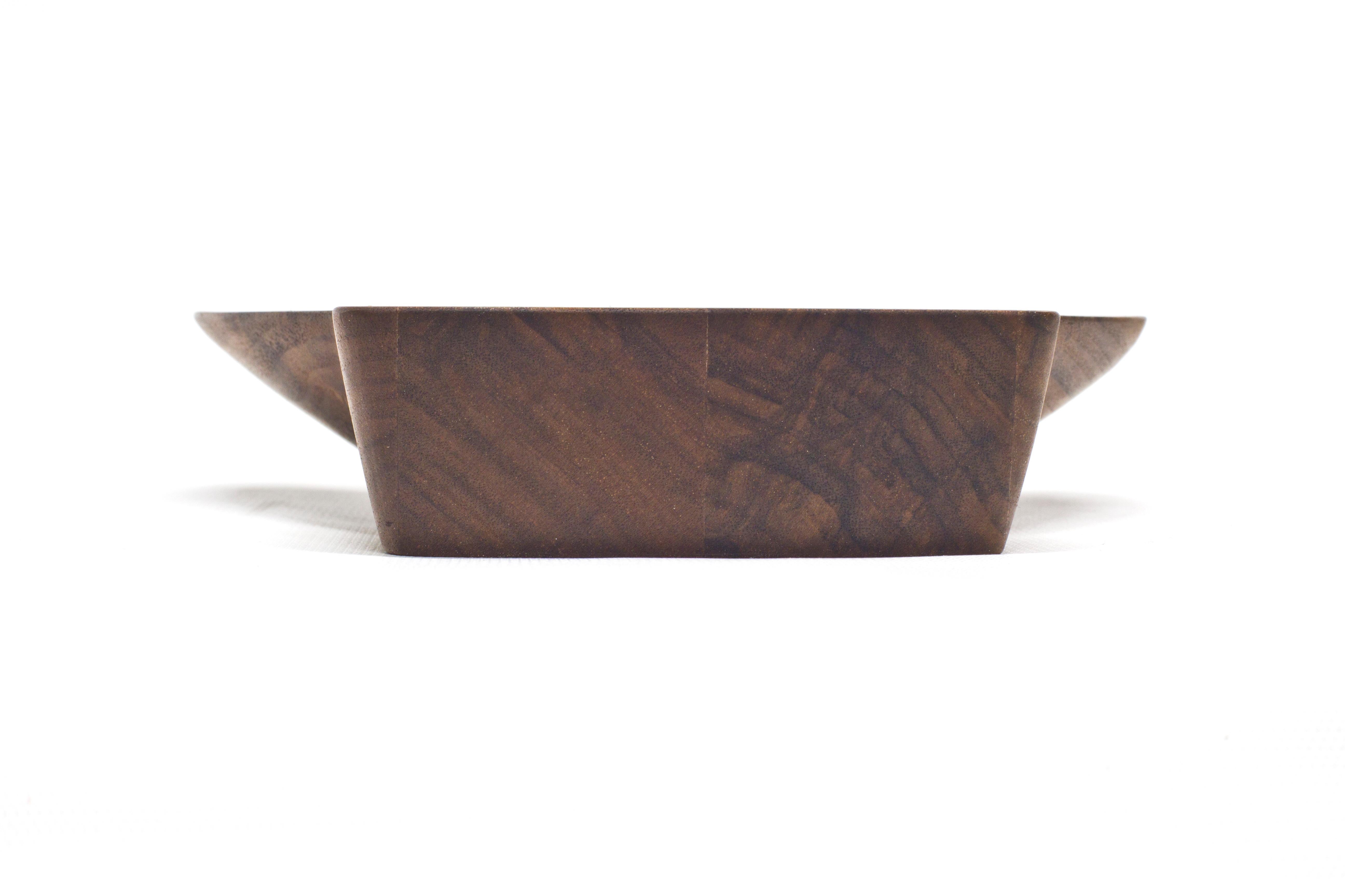 Kafi 1 Cheese Board in Oiled Walnut by Martin Leugers &Tricia Wright for Wooda In Excellent Condition For Sale In Omro, WI