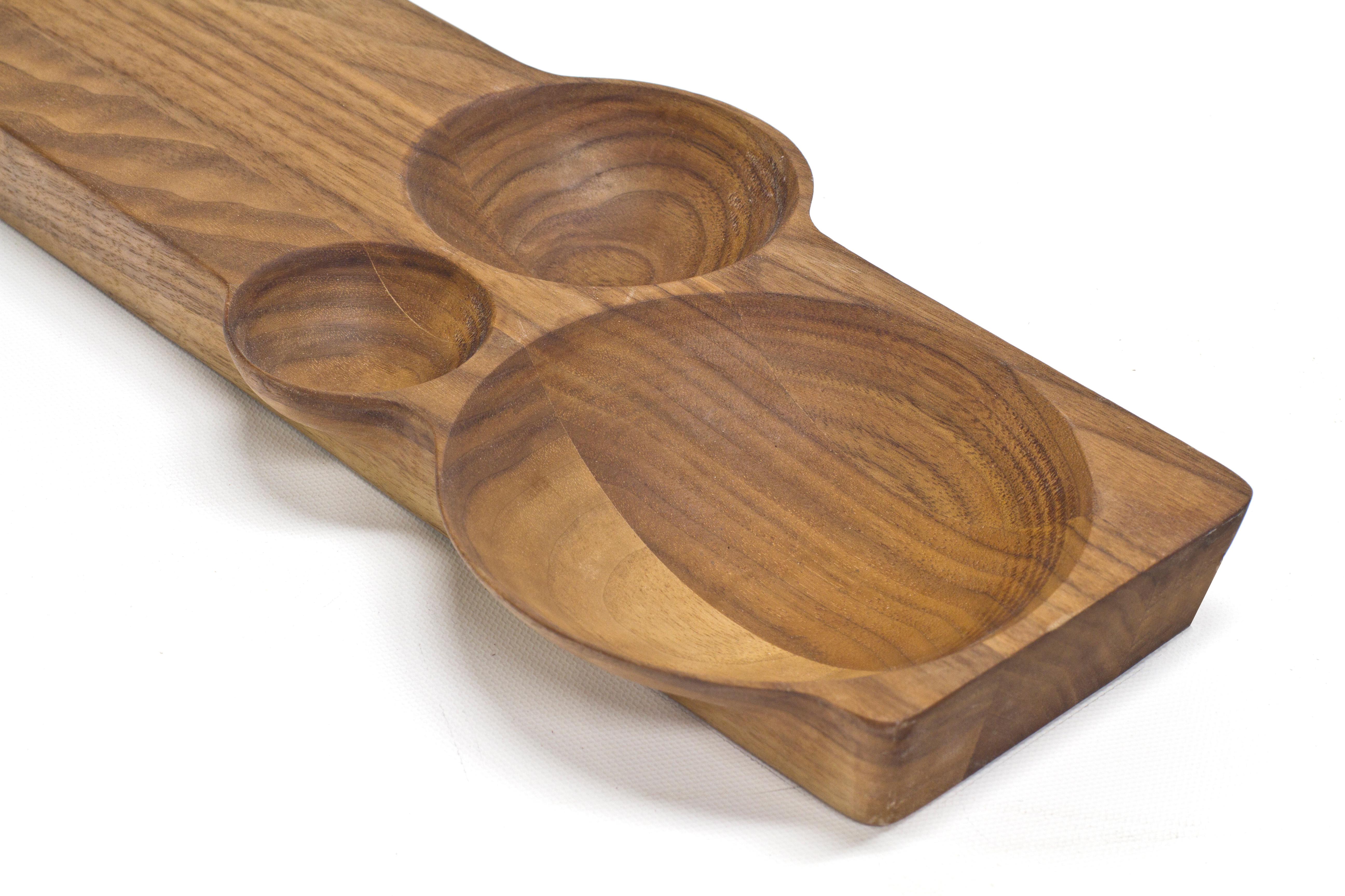 Kafi 3 Cheese Board in Oiled Walnut by Martin Leugers & Tricia Wright for Wooda In Excellent Condition For Sale In Omro, WI