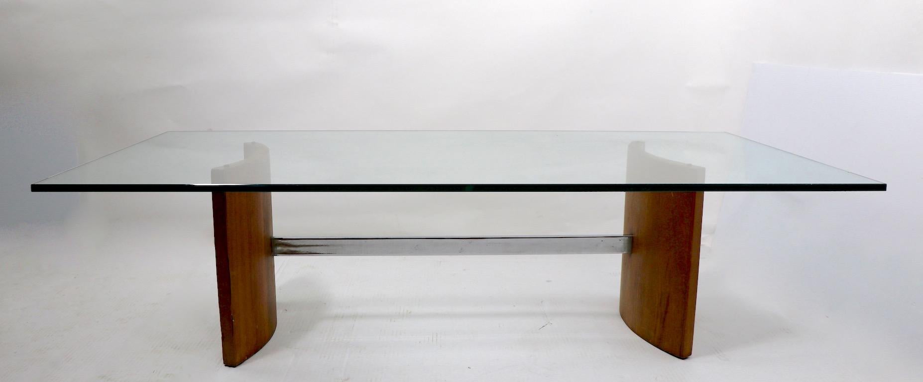 Kagan Propeller Glass Top Coffee Table for Selig In Good Condition For Sale In New York, NY