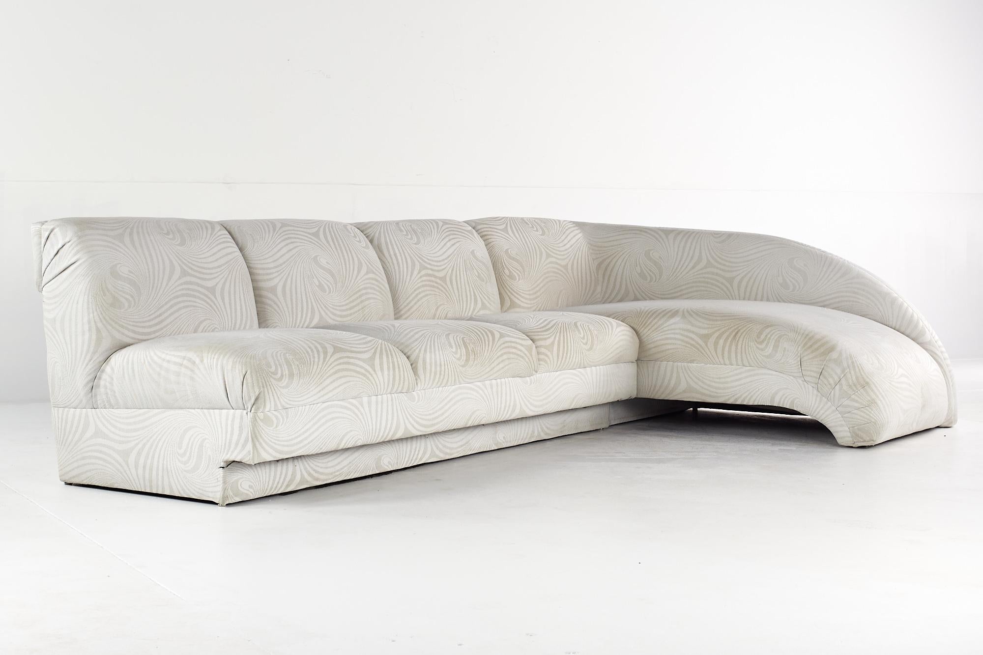 Mid Jahrhundert Vorschau Sektionssofa mit Chaiselongue

Dieses Sektionssofa misst: 113 breit x 67 tief x 30 Zoll hoch, mit einer Sitzhöhe von 17 Zoll

Alle Möbelstücke sind in einem so genannten restaurierten Vintage-Zustand zu haben. Das bedeutet,