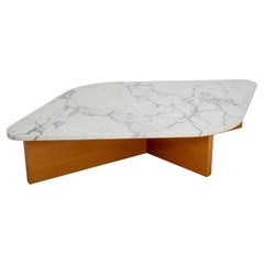 Tavolo basso con cornice a X e piano in marmo del XX secolo
