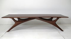 Skulpturaler Couchtisch aus Nussbaumholz im Kagan-Stil von Josef Otmar