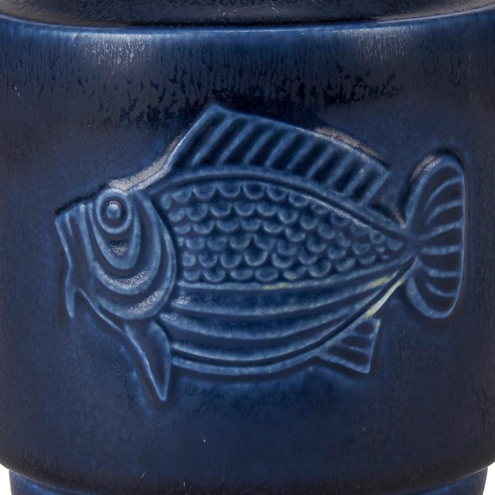 Milieu du XXe siècle Kage Verk Stad Gustavsberg Vase à poisson émaillé bleu:: vers 1950 en vente