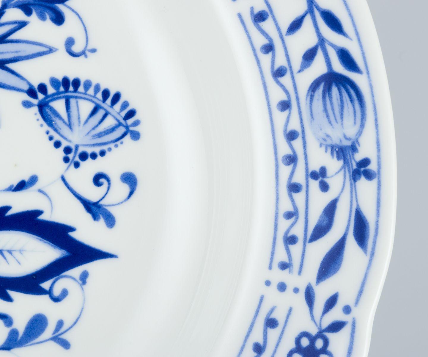 Kahla, Alemania. Juego de seis platos hondos de porcelana. Decoración Cebolla Azul. en Excelente estado para la venta en Copenhagen, DK