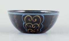 Kähler. Ciotola in ceramica. Smalto policromo su base nera. Circa anni '30.