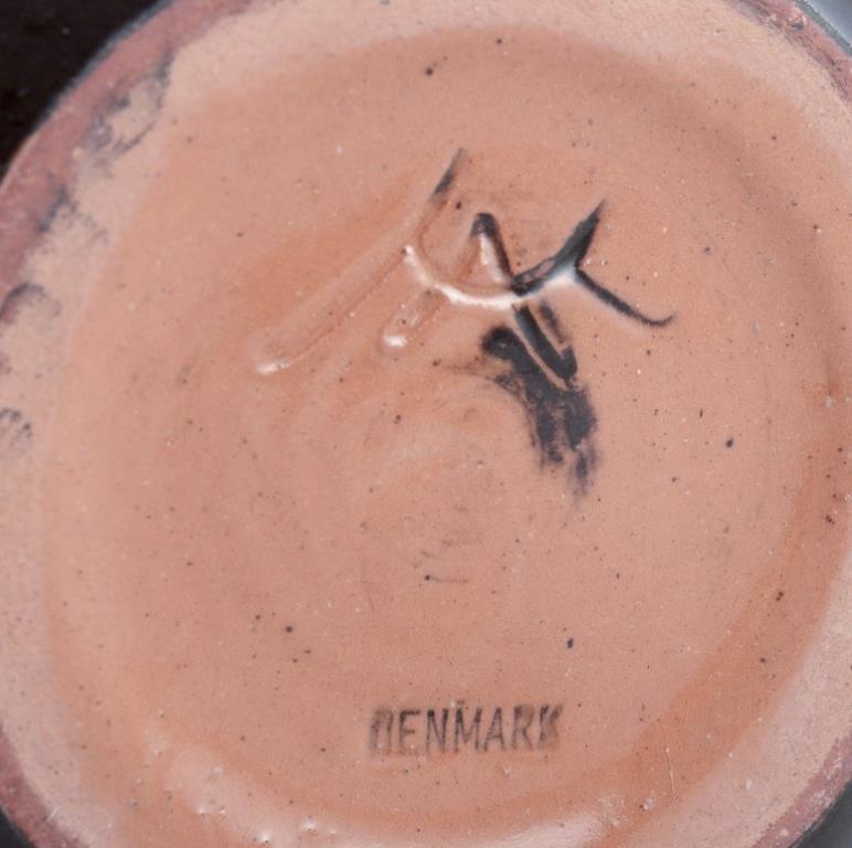 Kähler. Ceramic bowl. Polychrome glaze on a black base. Circa 1930s. In Excellent Condition For Sale In København, Copenhagen