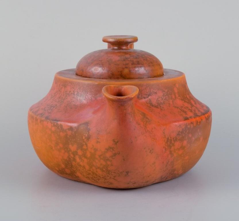 Kähler, ceramic teapot with uranium glaze. Mid-20th century. In Excellent Condition In Copenhagen, DK