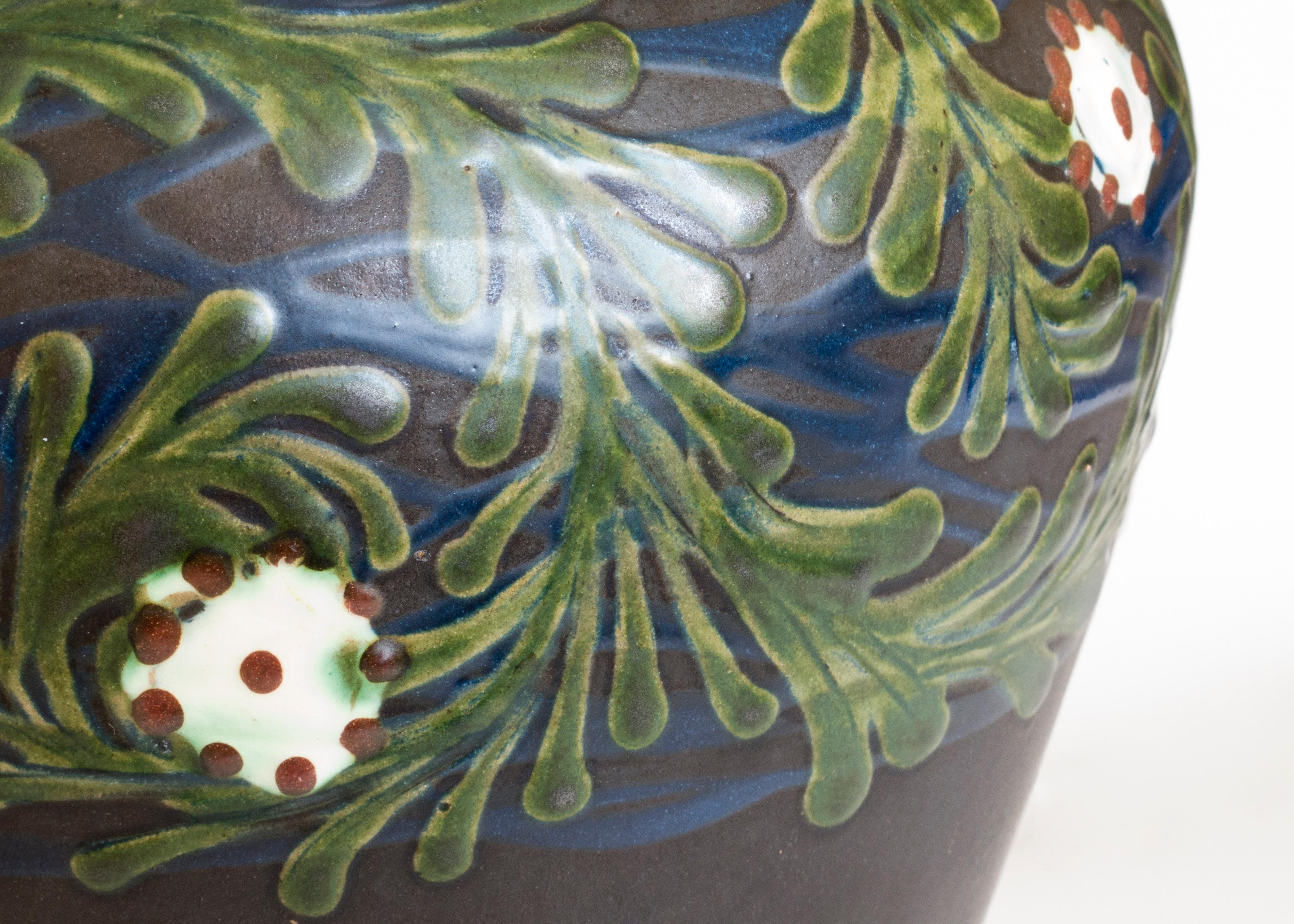 Kähler, Dänische dunkelblau glasierte Jugend-Keramikvase, jetzt eine Lampe im Zustand „Gut“ in Philadelphia, PA