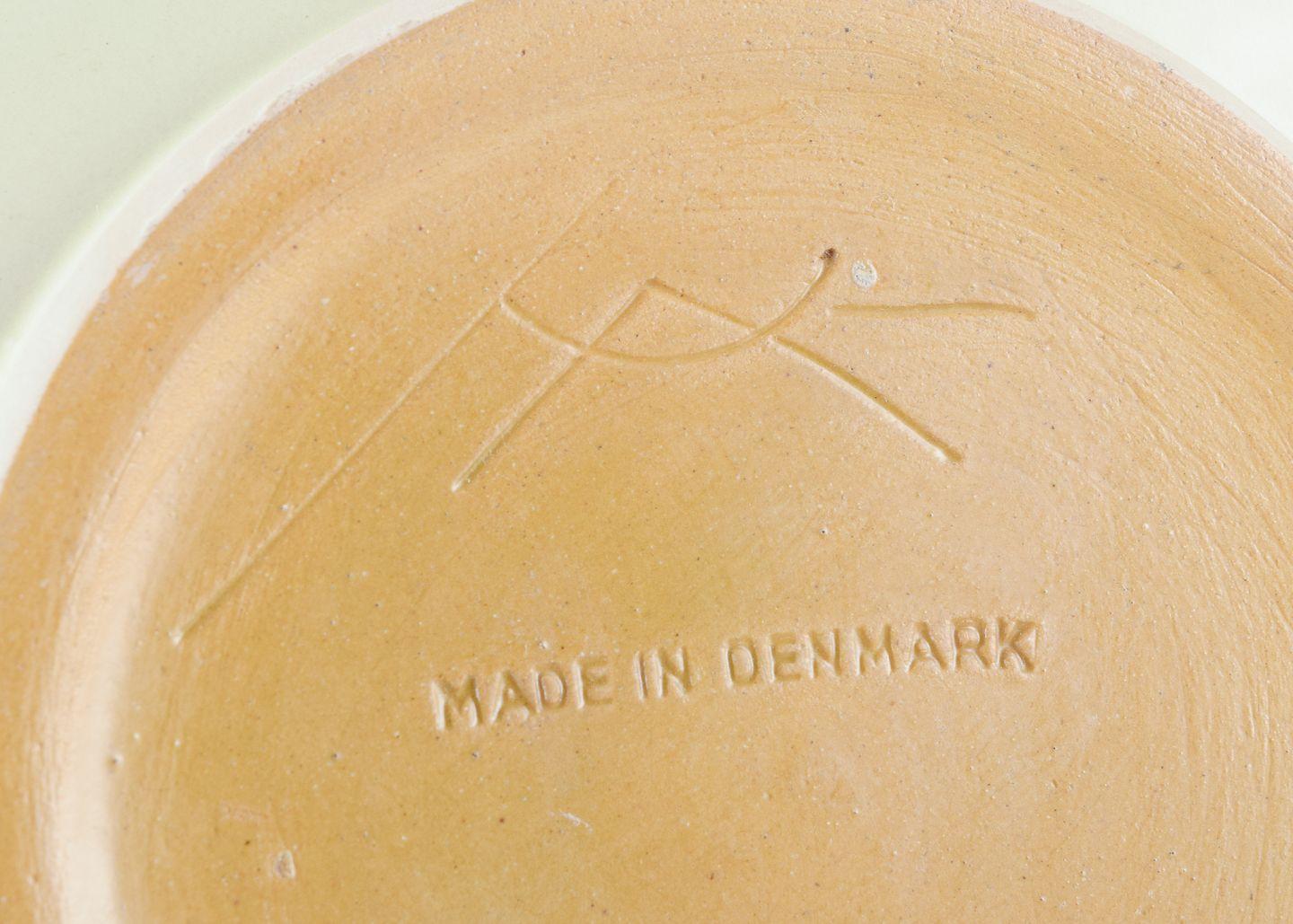 Mid-20th Century Kähler, Denmark. Ceramic bowl with floral motif. Glaze in green and black tones. For Sale