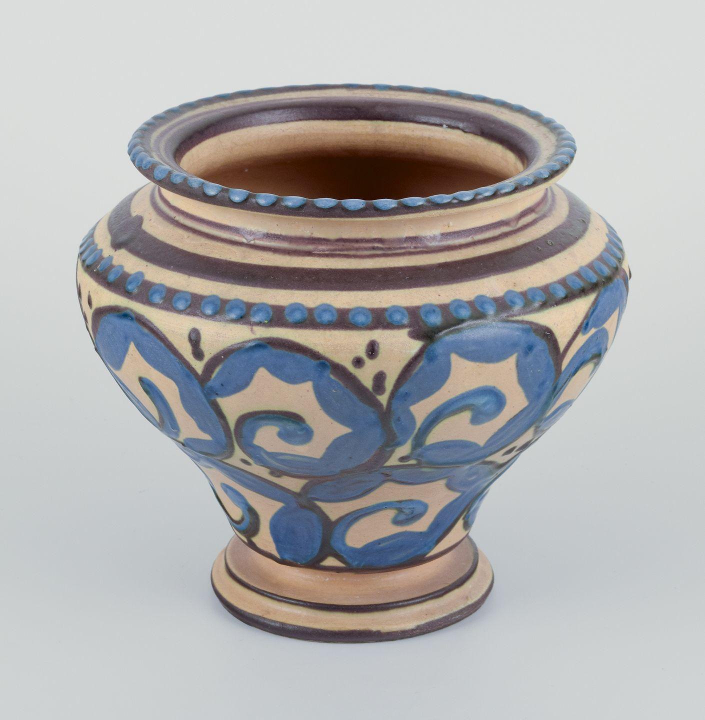 Danois Kähler, Danemark. Vase en céramique selon la technique de la corne de vache. en vente