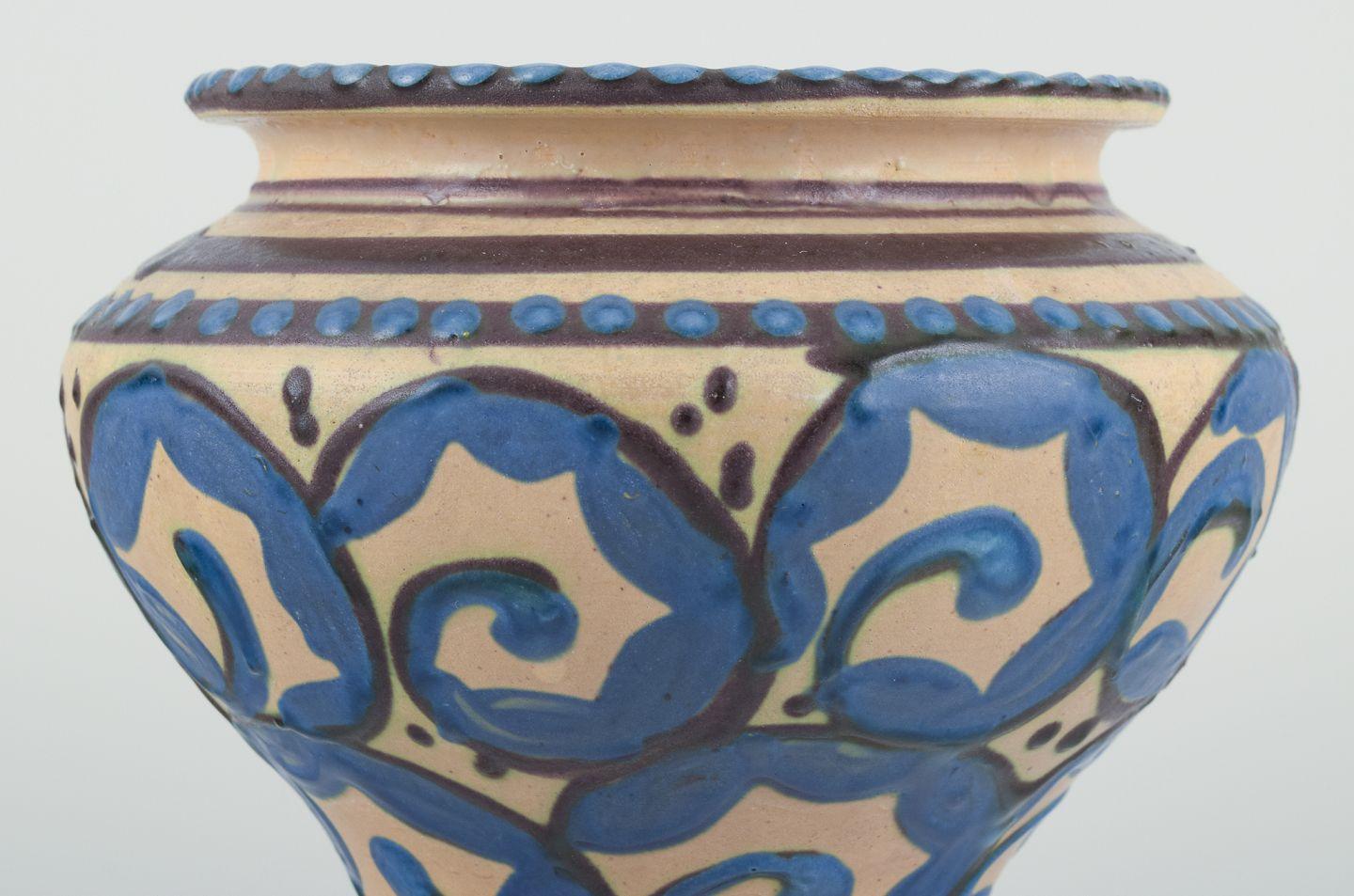 Vernissé Kähler, Danemark. Vase en céramique selon la technique de la corne de vache. en vente
