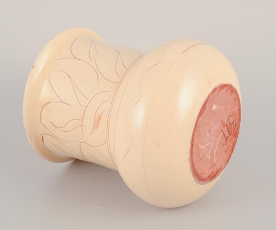 Milieu du XXe siècle Kähler, Danemark. Vase en céramique à glaçure de couleur crème. années 1930/40. en vente