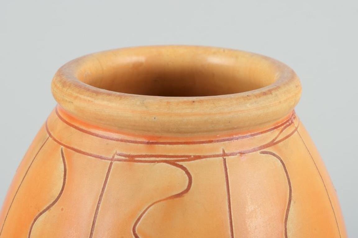 Art Déco Kähler, Danimarca. Vaso in ceramica con smalto all'uranio. Circa anni '30. in vendita