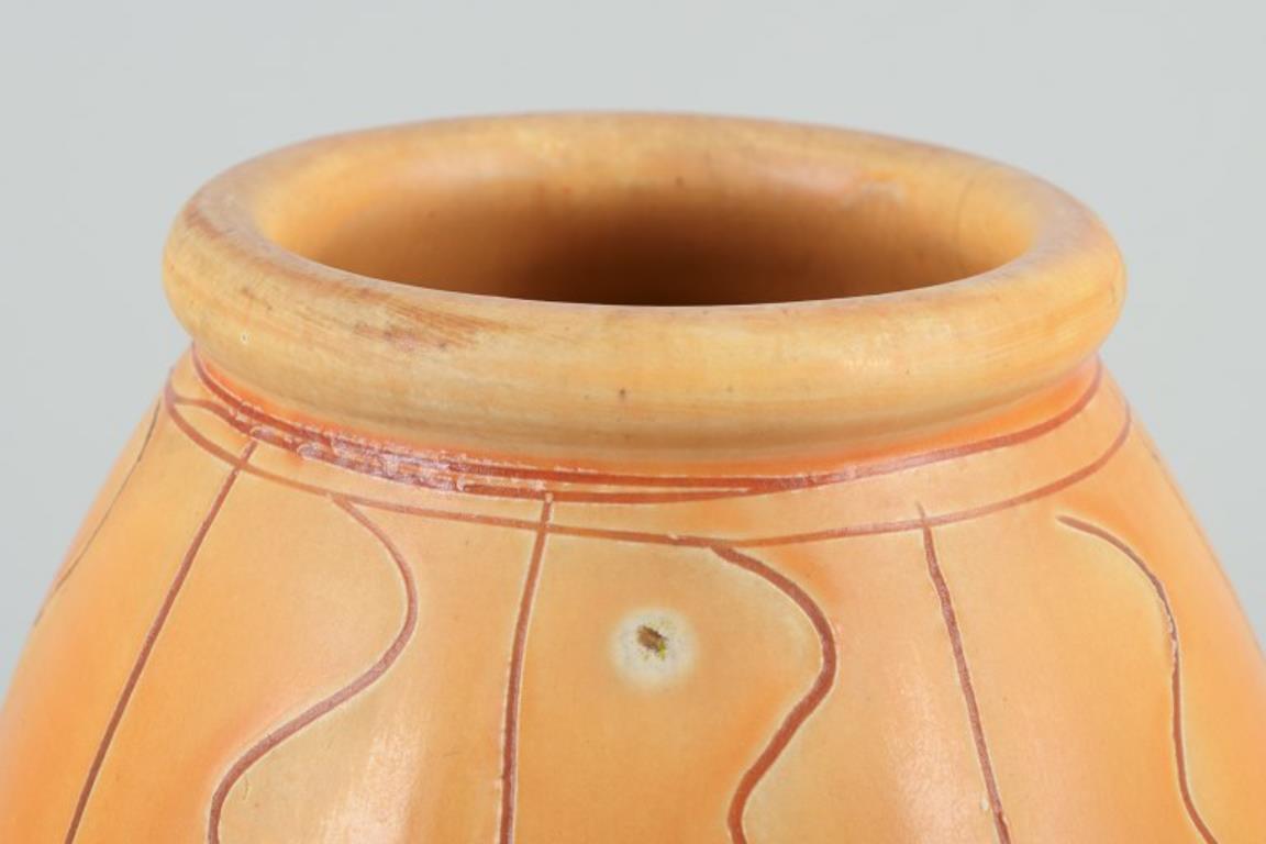 Danese Kähler, Danimarca. Vaso in ceramica con smalto all'uranio. Circa anni '30. in vendita