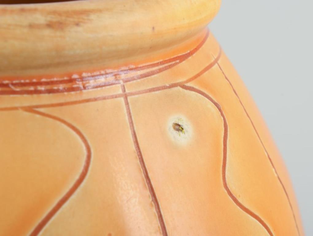 Smaltato Kähler, Danimarca. Vaso in ceramica con smalto all'uranio. Circa anni '30. in vendita