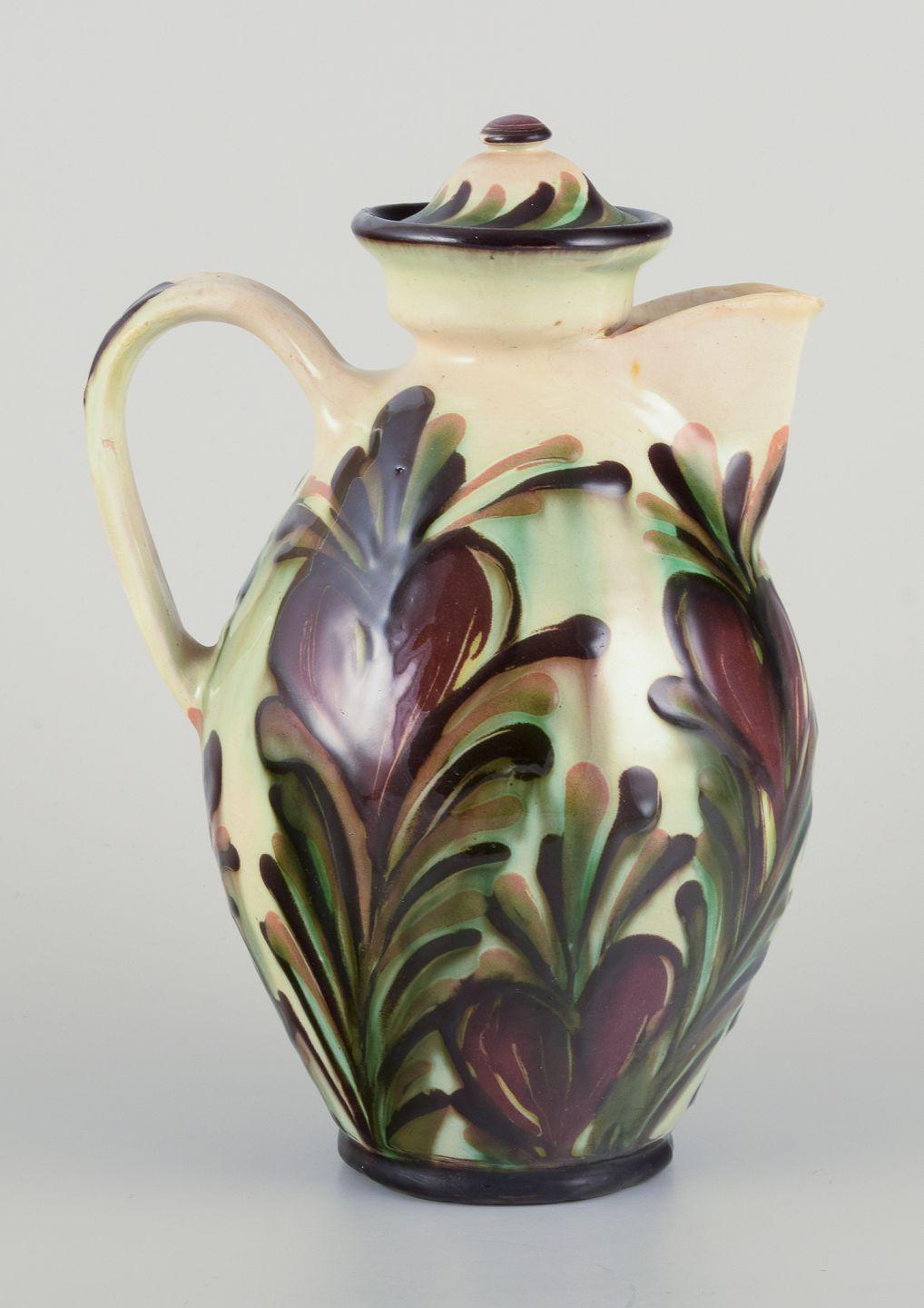Kähler, Denmark. Chocolate jug made of ceramic decorated with polychrome glaze. In Excellent Condition For Sale In Copenhagen, DK