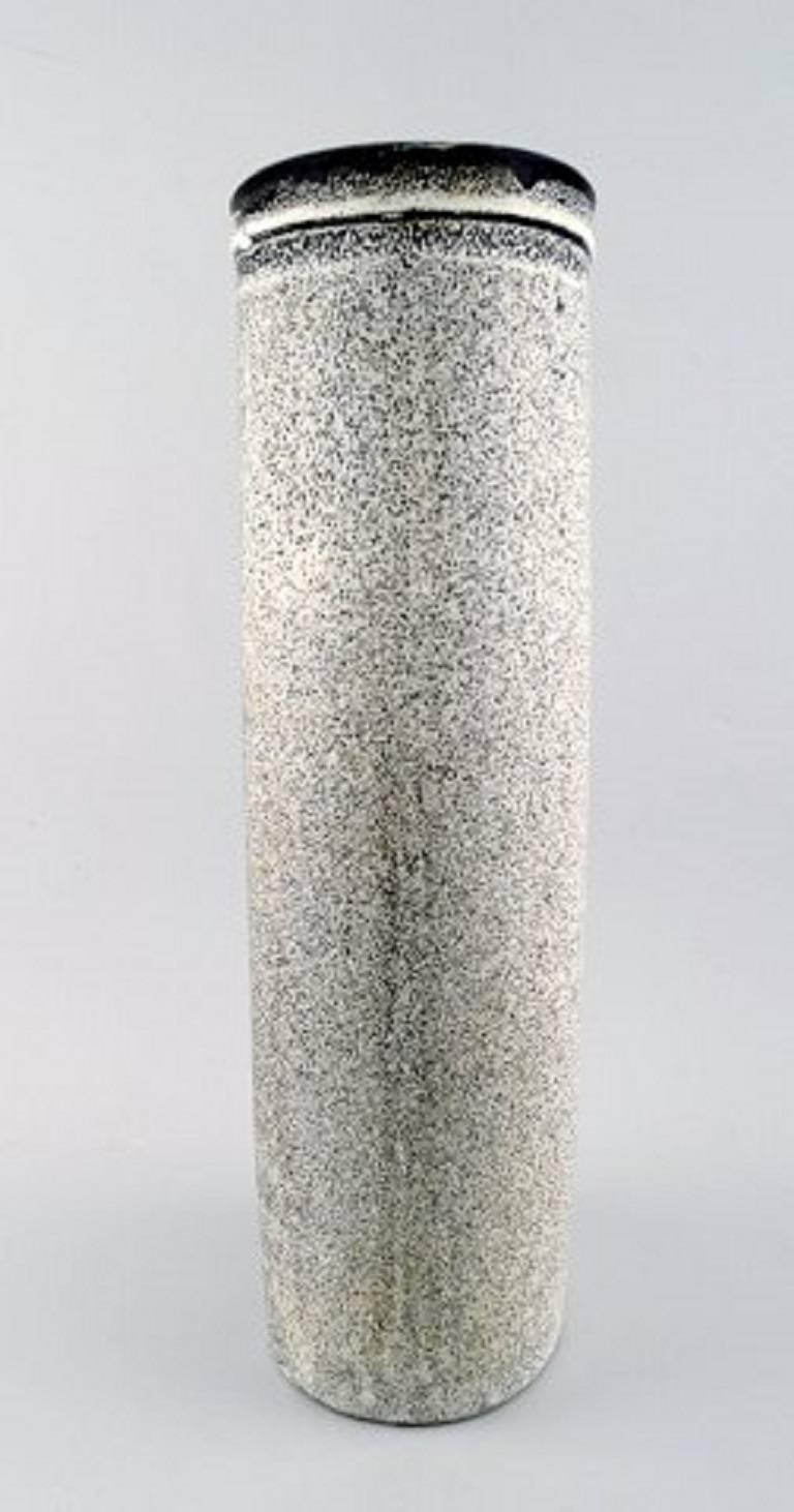 Kähler, Denmark, glazed large stoneware vase. Nils Kähler, 1960s.
In perfect condition.
Stamped.
Measures 34 x 14 cm.
